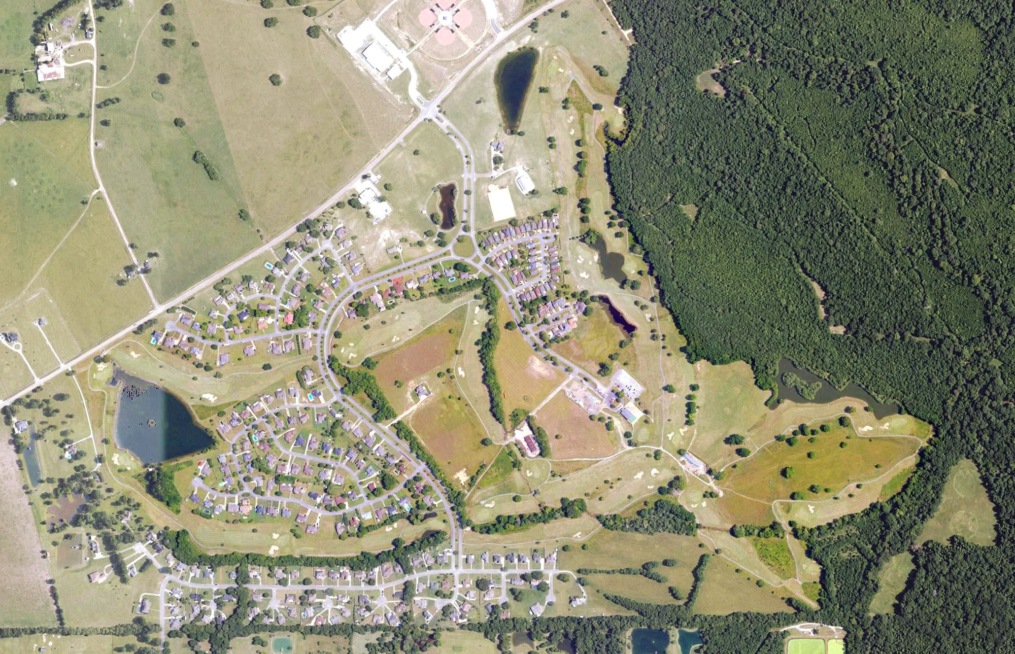 Aerial view of Cottonwood Golf Club, AL, with its hole routing marked