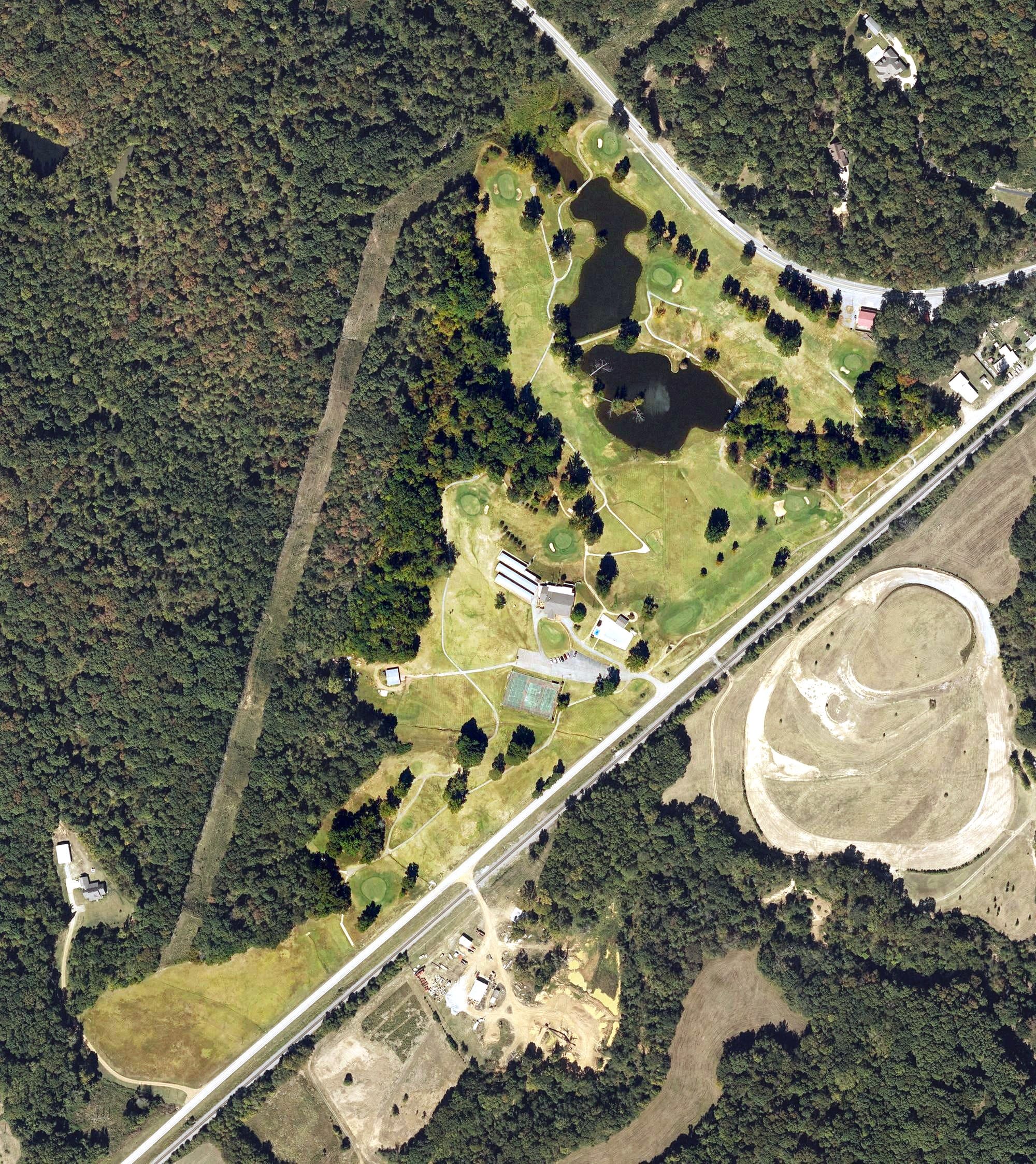 Aerial view of Crowley's Ridge Country Club, AR, with its hole routing marked