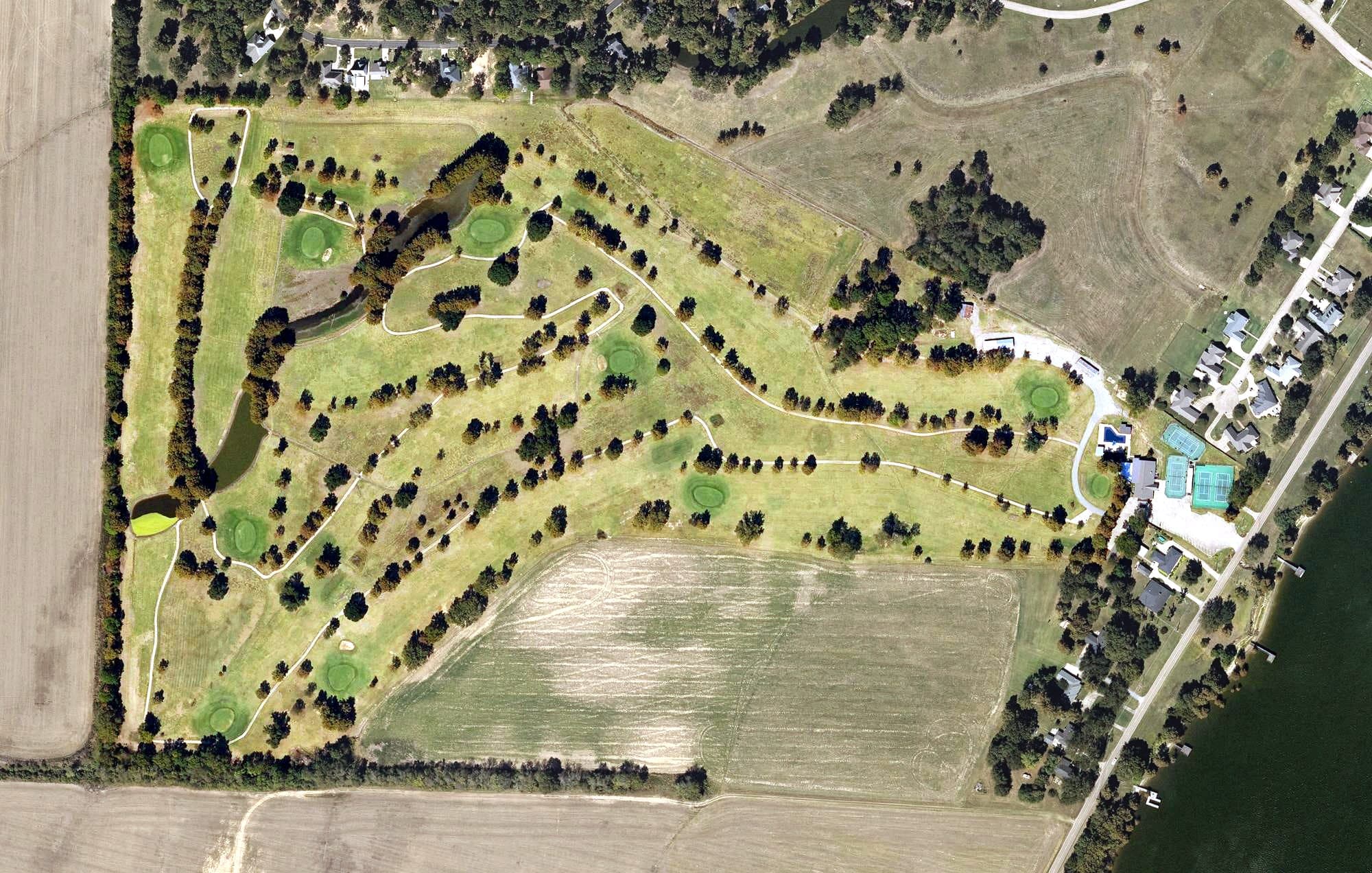 Aerial view of Lake Village Country Club, AR, with its hole routing marked