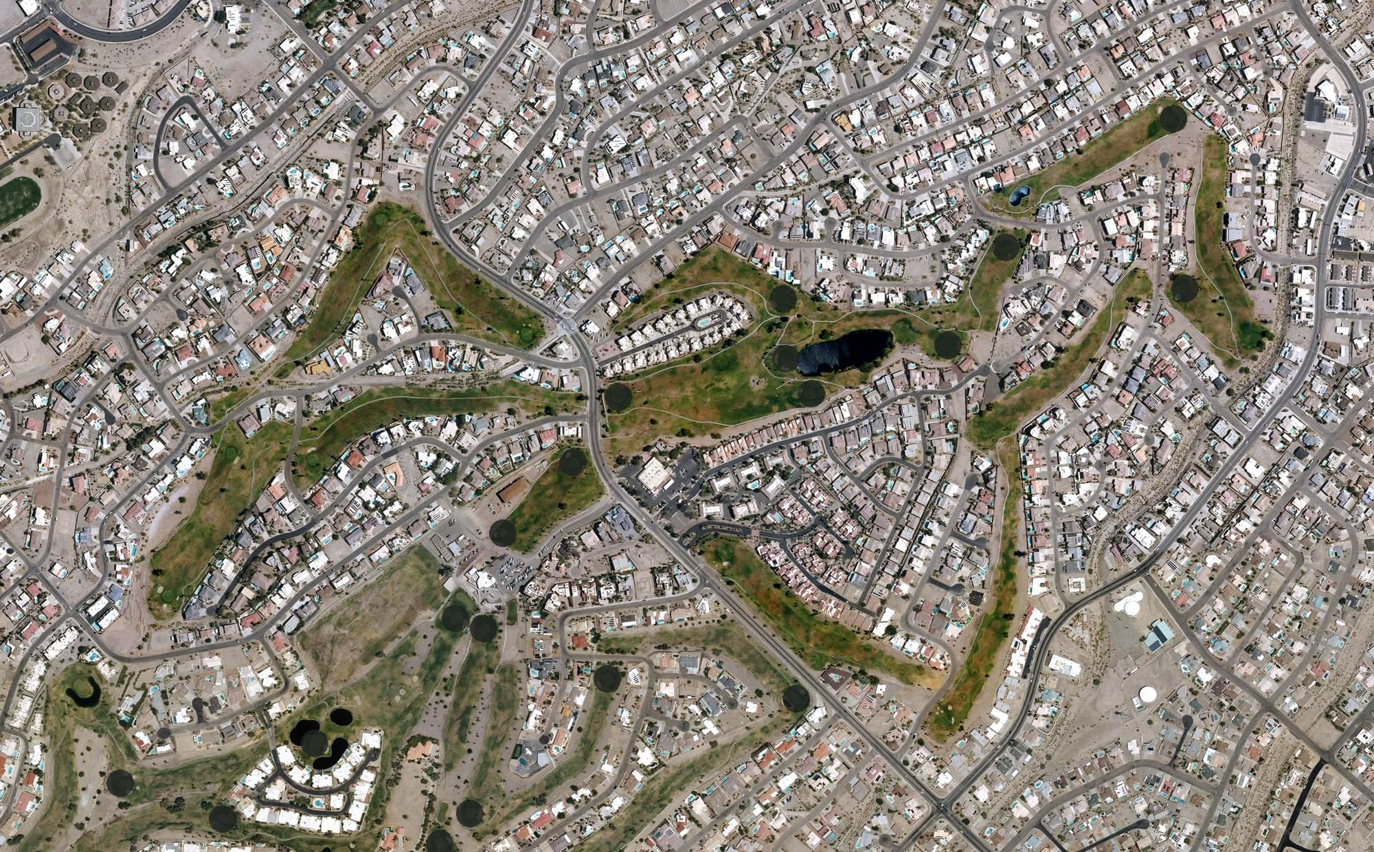 Aerial view of Lake Havasu Golf Course, AZ, with its hole routing marked