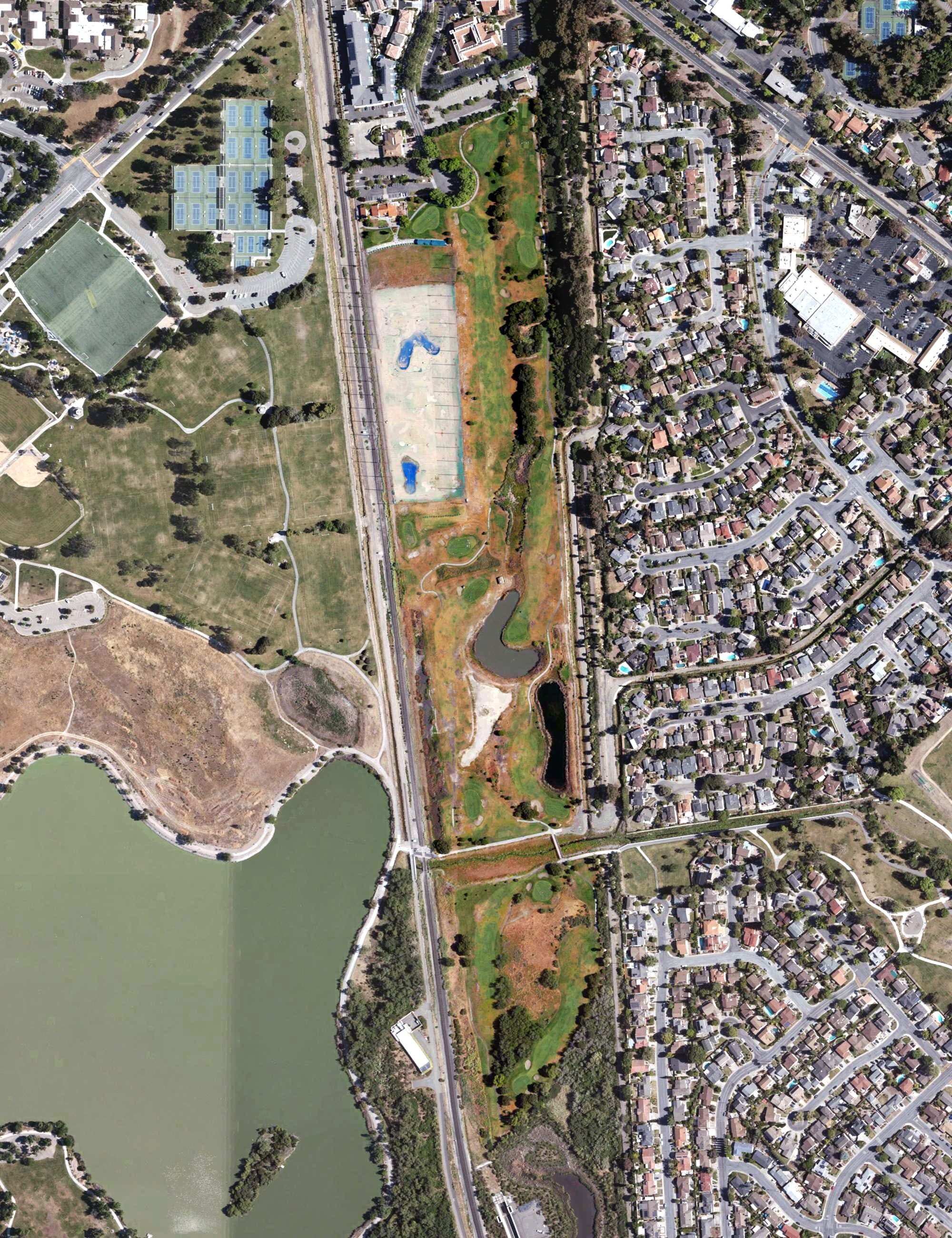 Aerial view of Fremont Park Golf Course, CA, with its hole routing marked