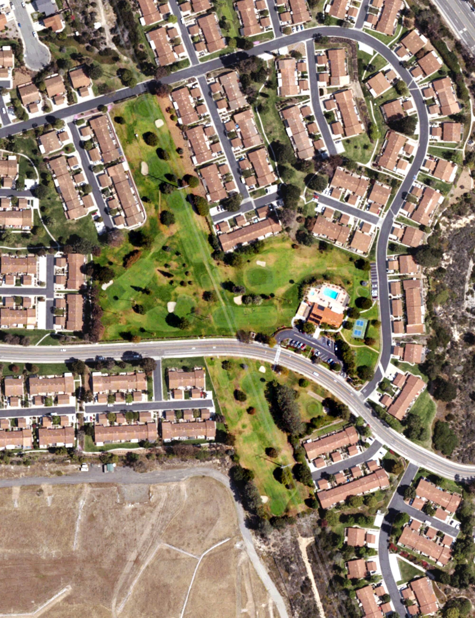 Aerial view of High Country Villas, CA, with its hole routing marked