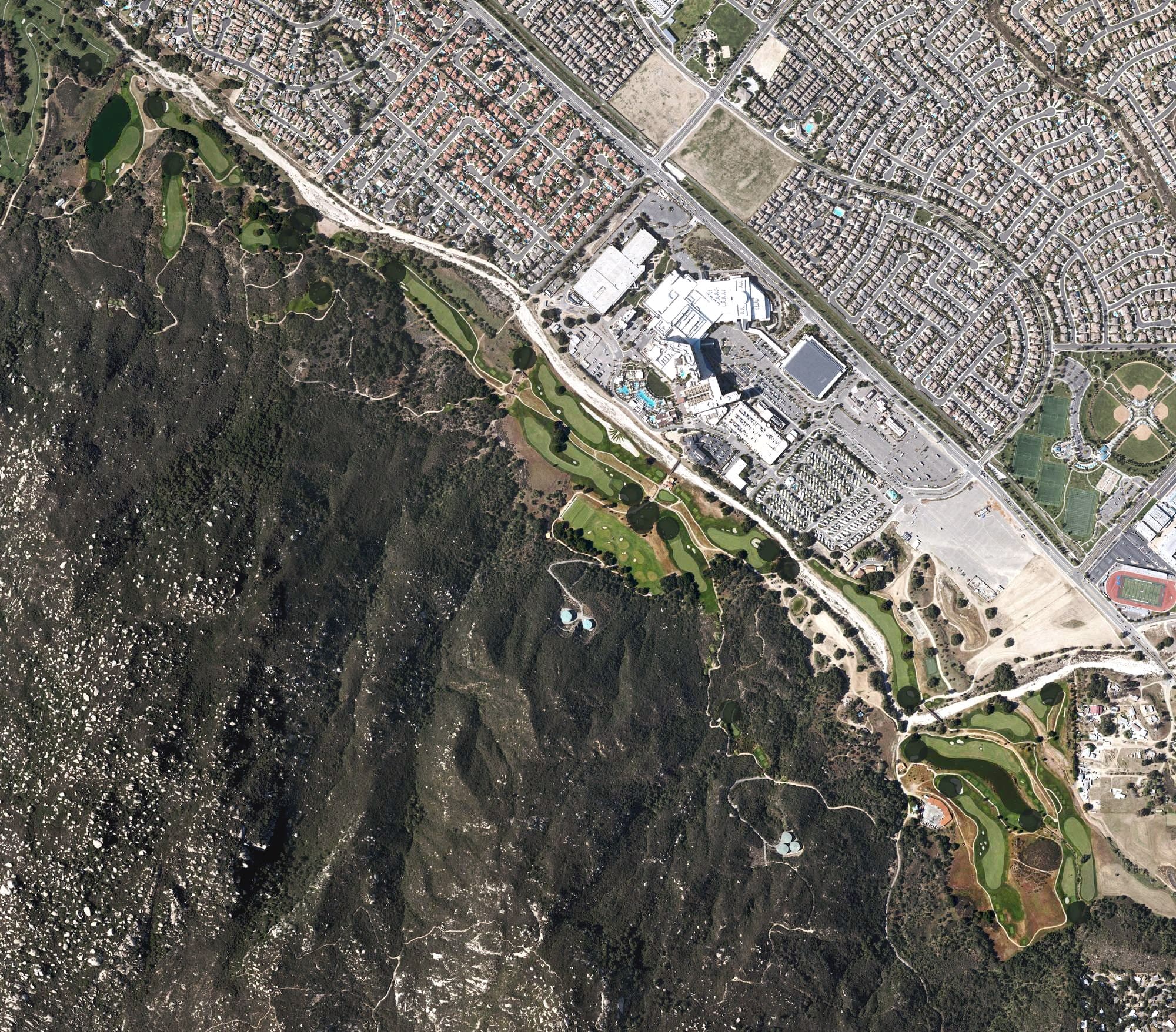 Aerial view of Journey at Pechanga, CA, with its hole routing marked