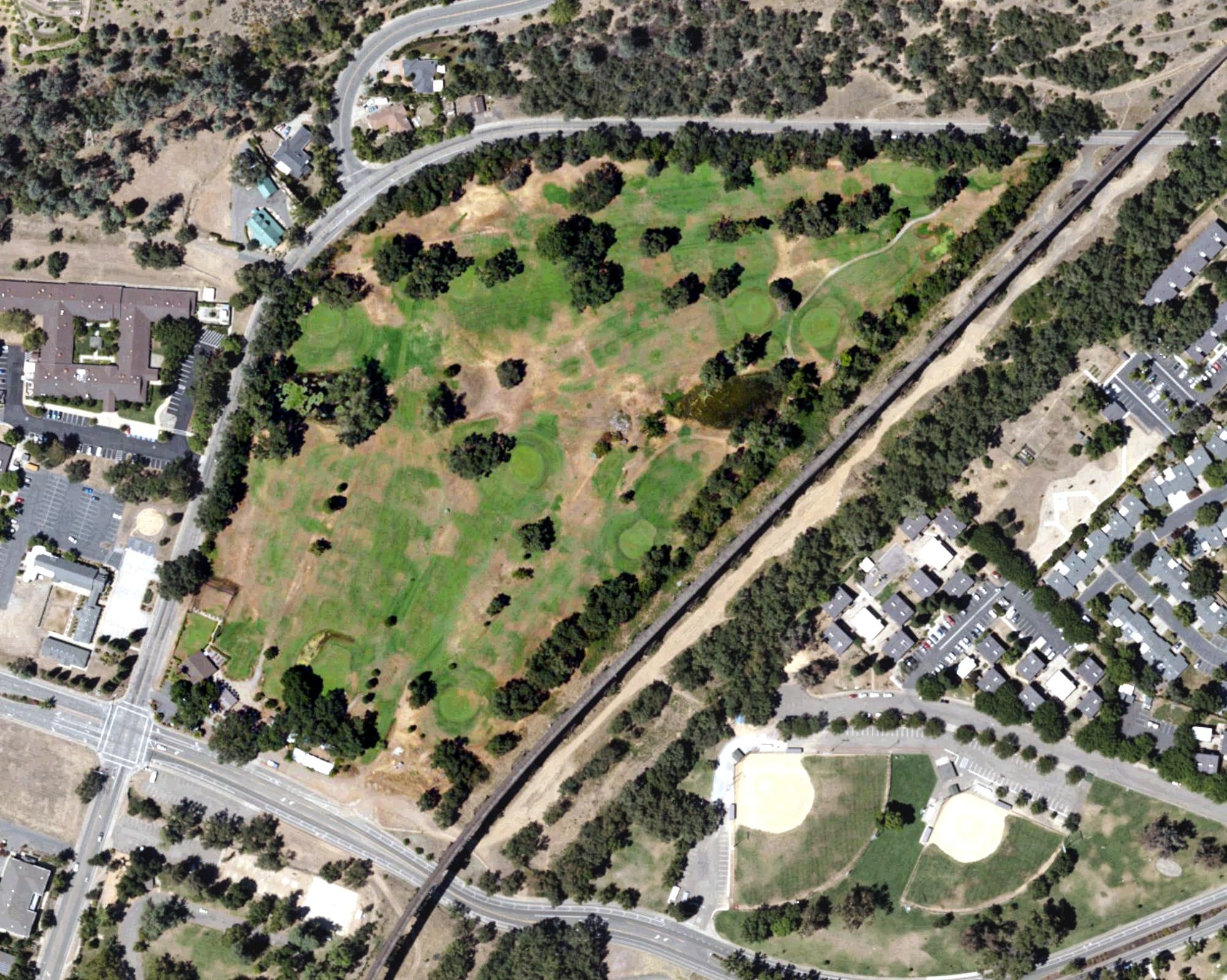 Aerial view of Lake Redding Golf Course, CA, with its hole routing marked