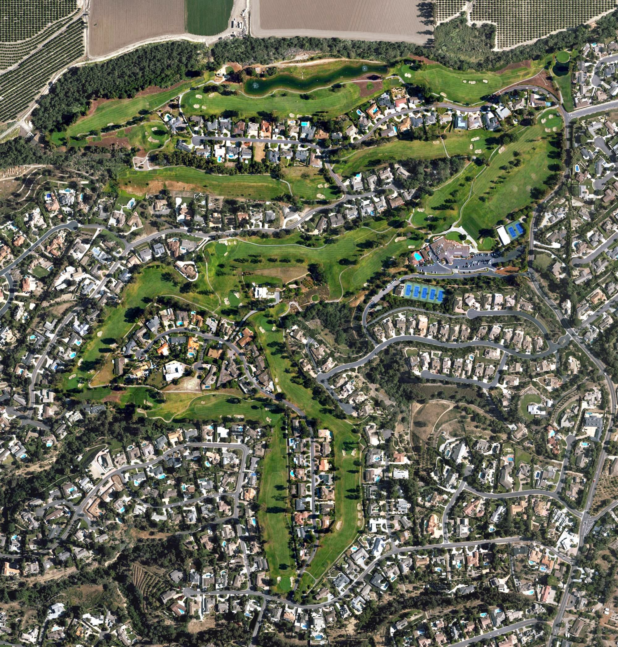 Aerial view of Las Posas Country Club, CA, with its hole routing marked