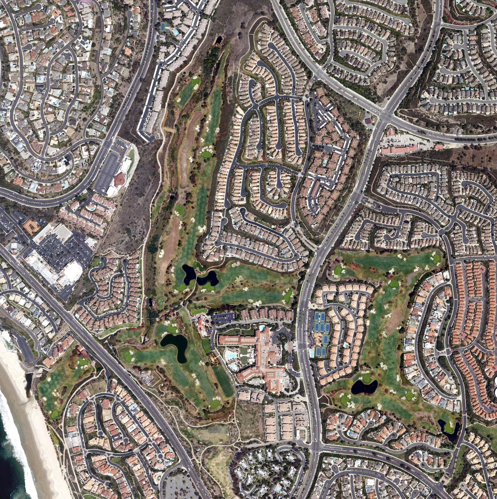 Aerial view of Monarch Beach Golf Links, CA, with its hole routing marked