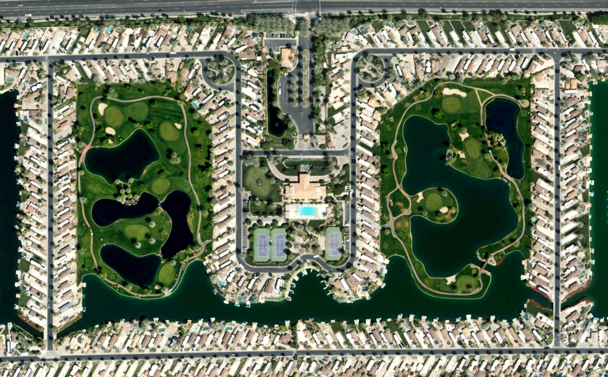 Aerial view of Motorcoach Country Club, CA, with its hole routing marked