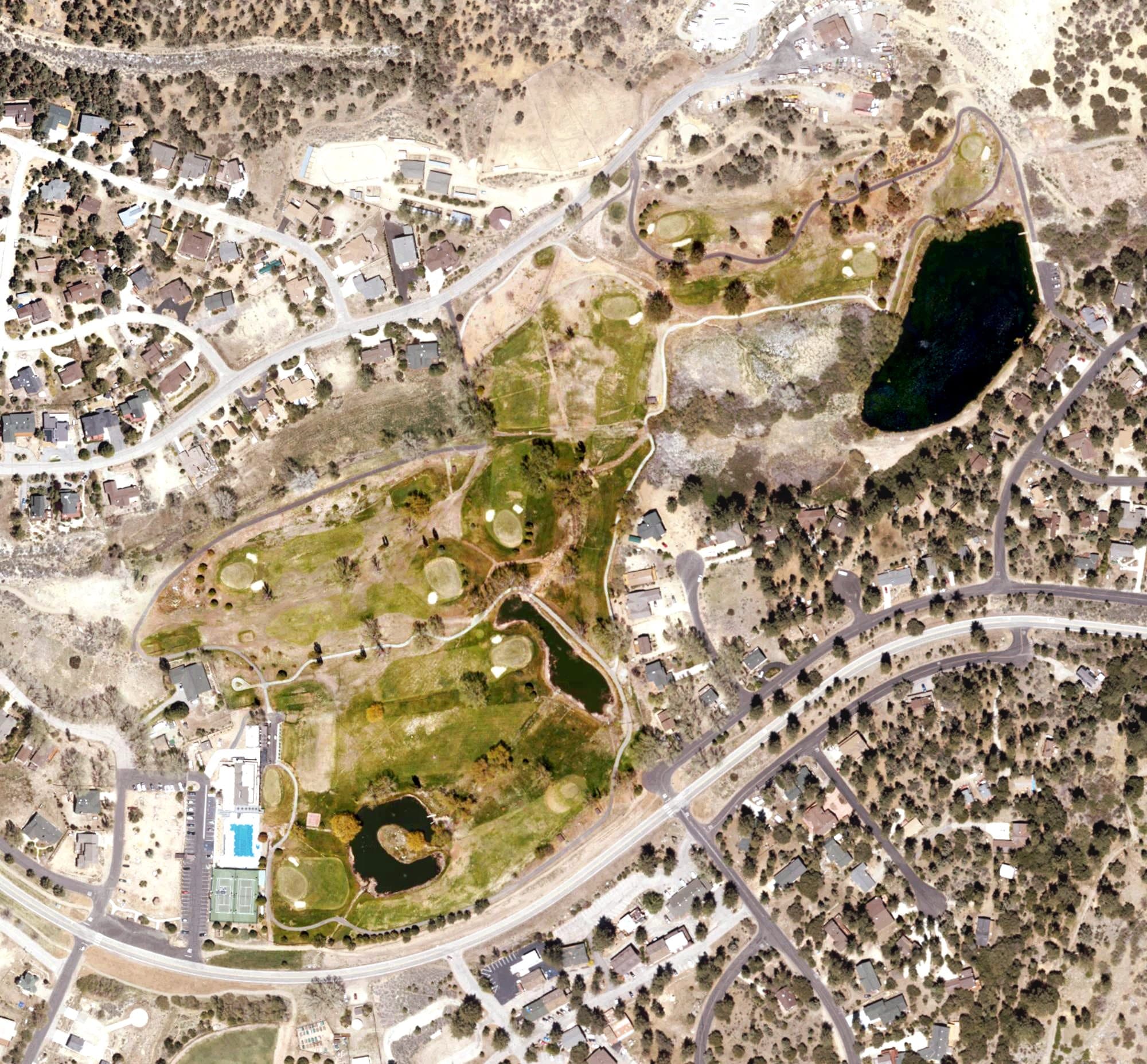 Aerial view of Pine Mountain Golf Club, CA, with its hole routing marked