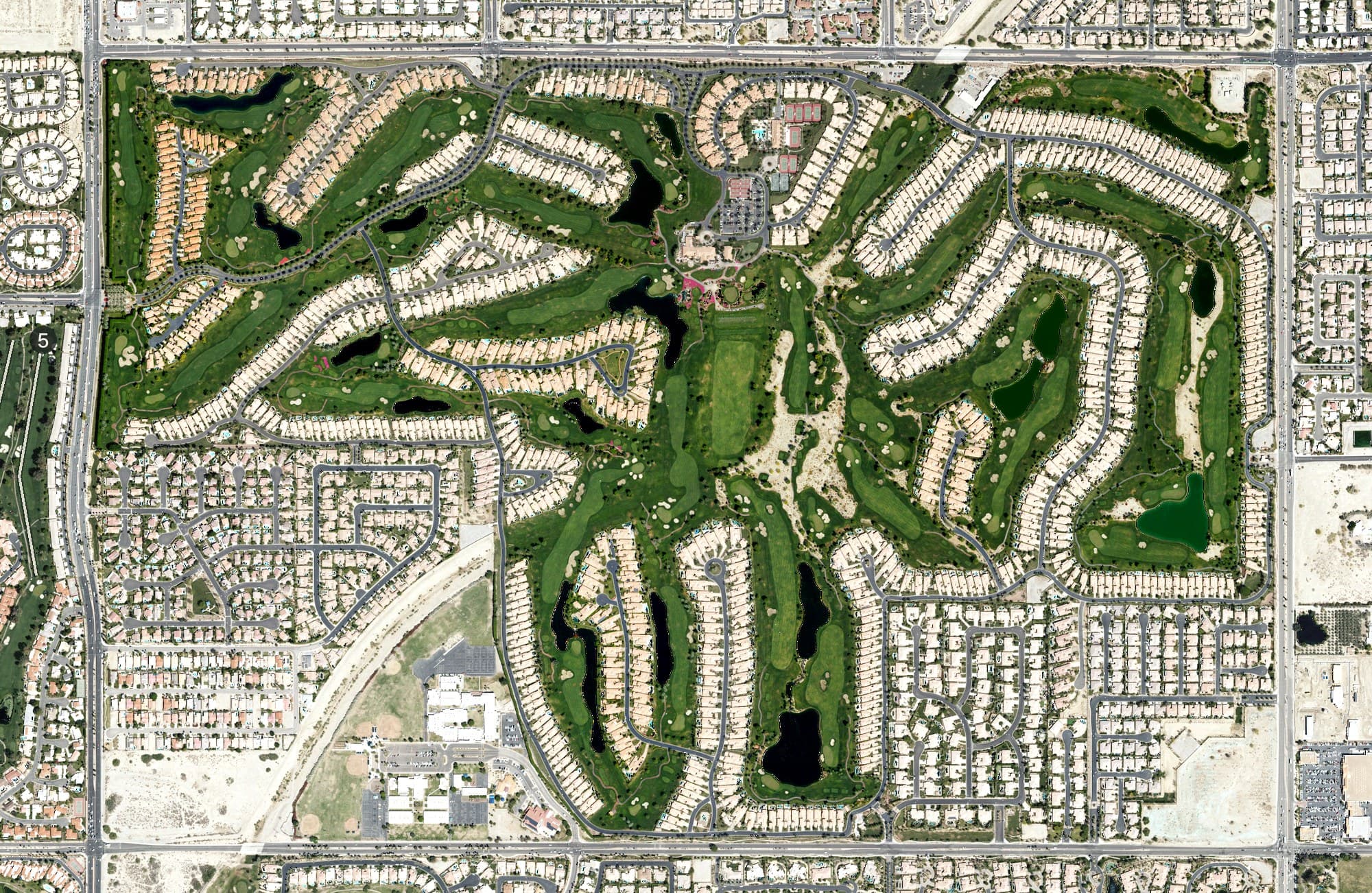 Aerial view of Rancho la Quinta Country Club, CA, with its hole routing marked