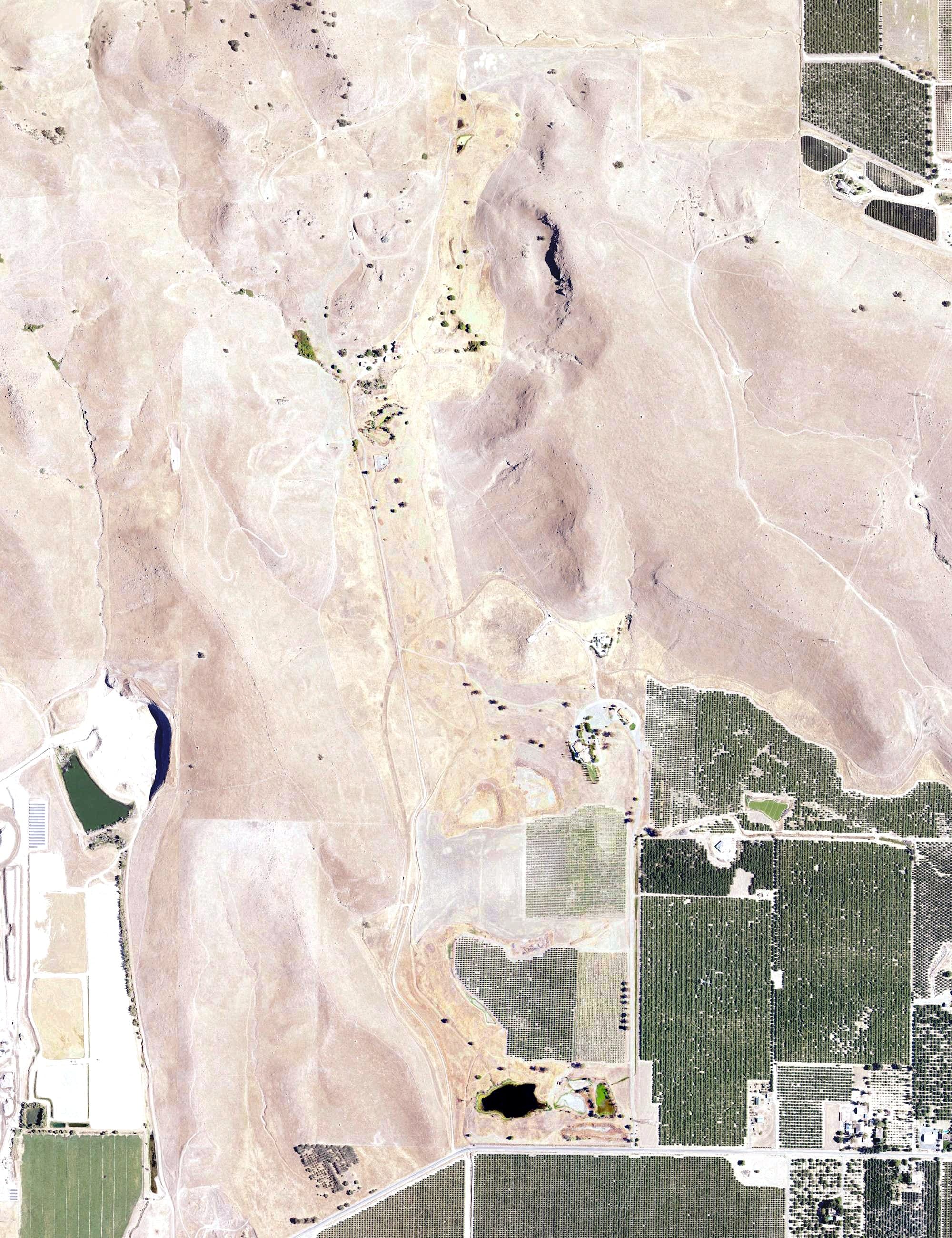 Aerial view of Southridge Golf Course, CA, with its hole routing marked
