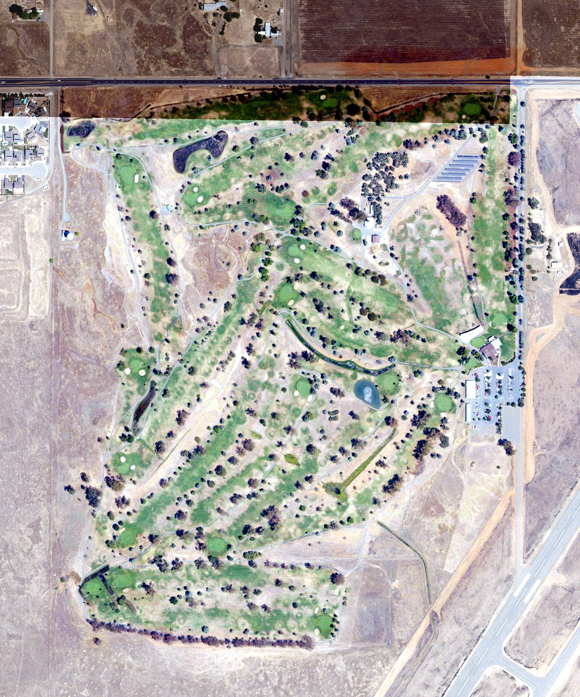 Aerial view of Table Mtn Municipal Golf Course, CA, with its hole routing marked