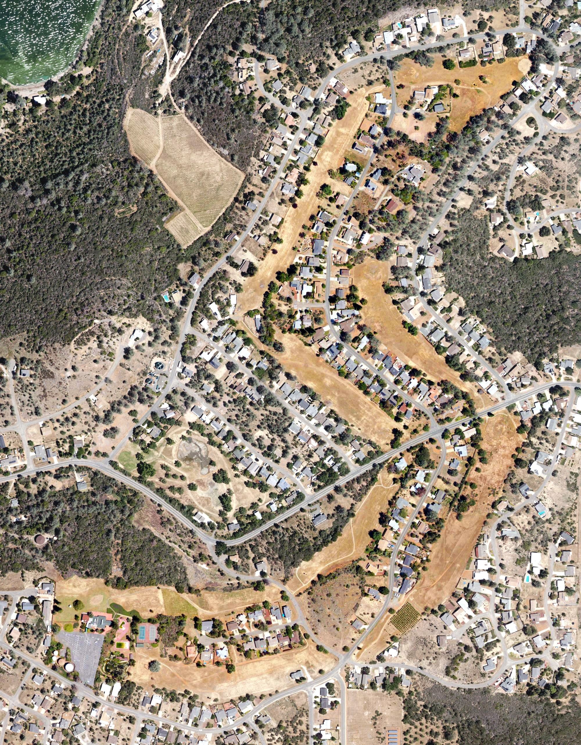 Aerial view of The Riviera Hills Restaurant, Lounge and Recreation Club, CA, with its hole routing marked