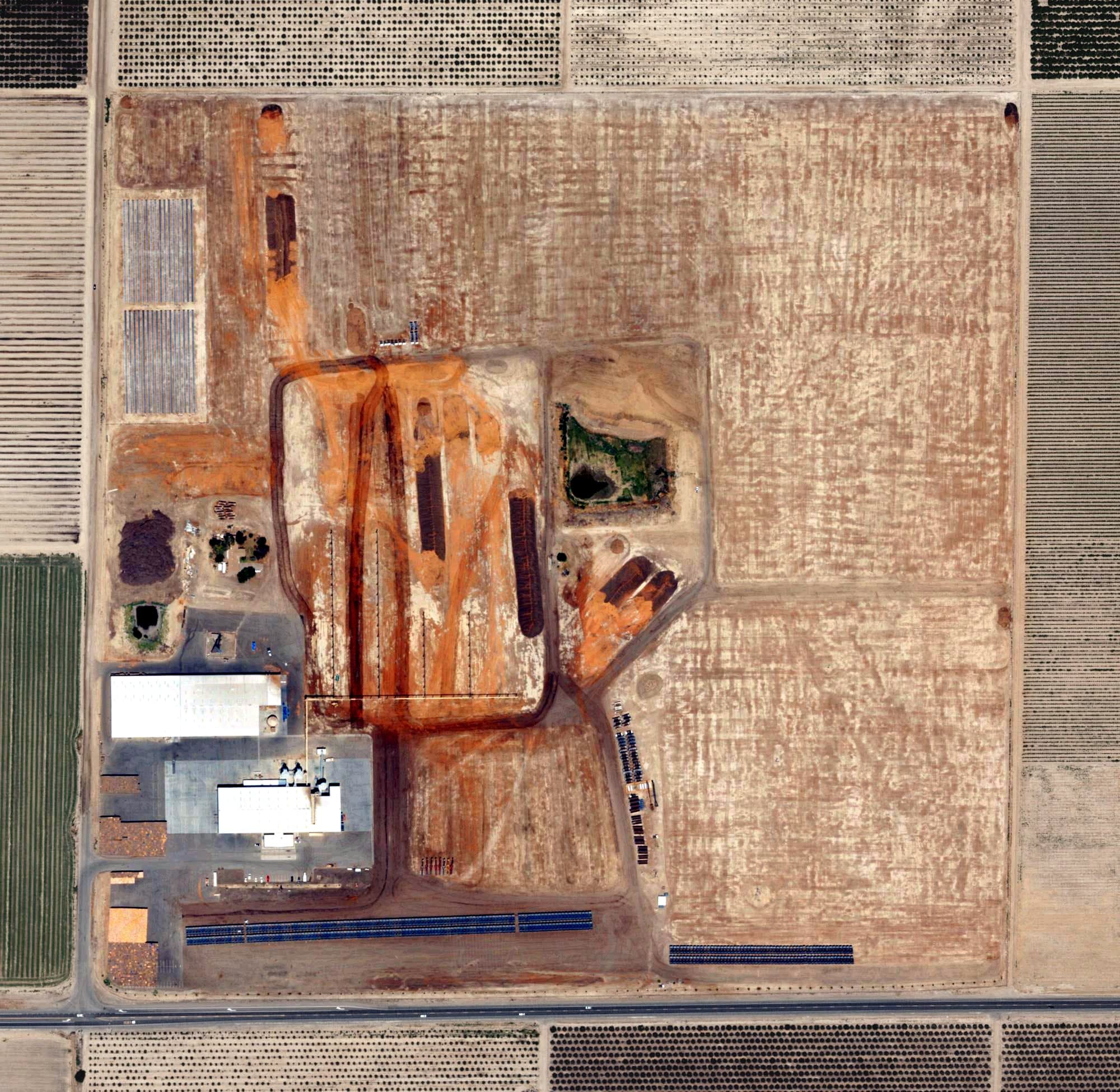Aerial view of Whites Bridge Country Club, CA, with its hole routing marked