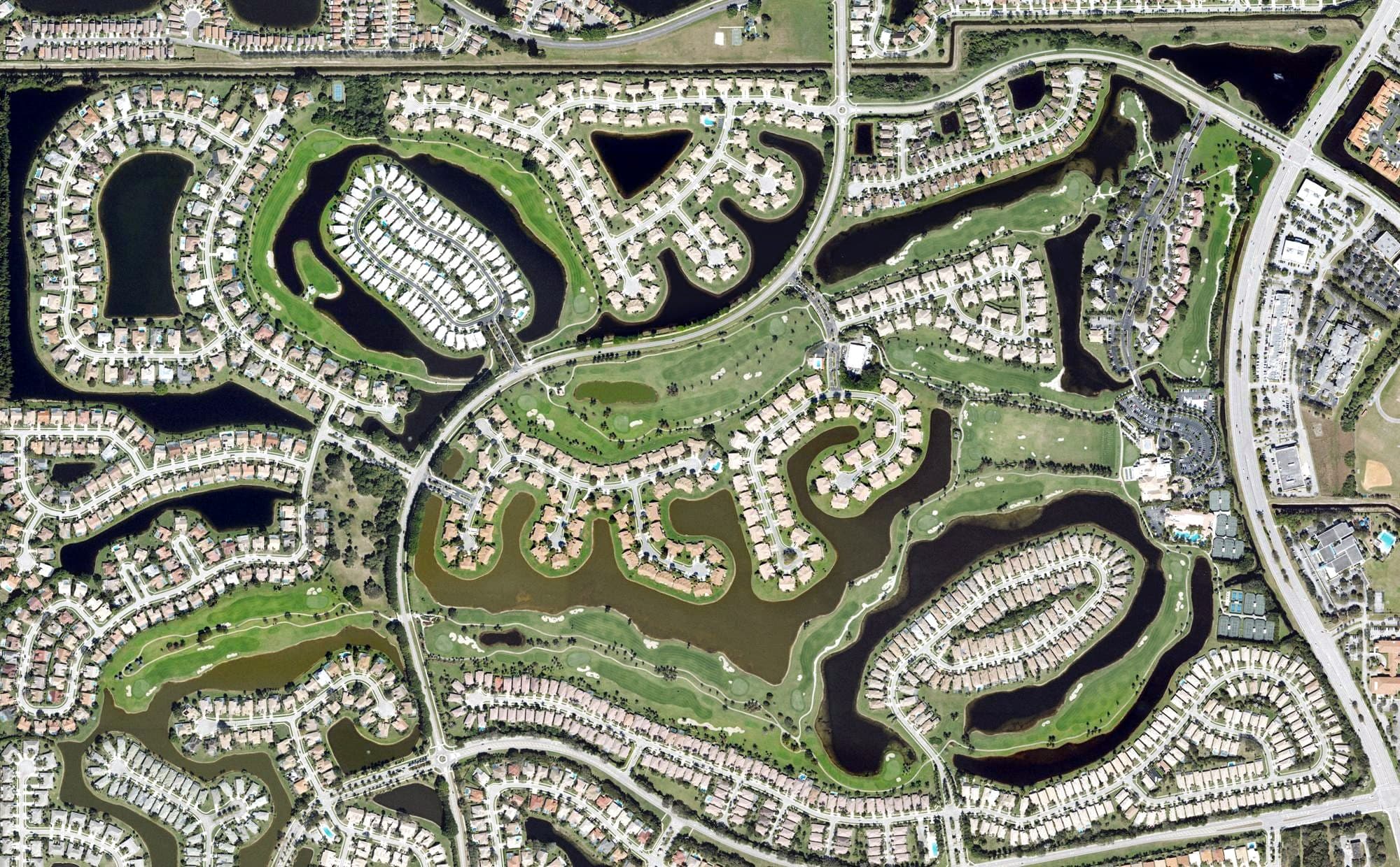 Aerial view of Aberdeen Golf & Country Club, FL, with its hole routing marked