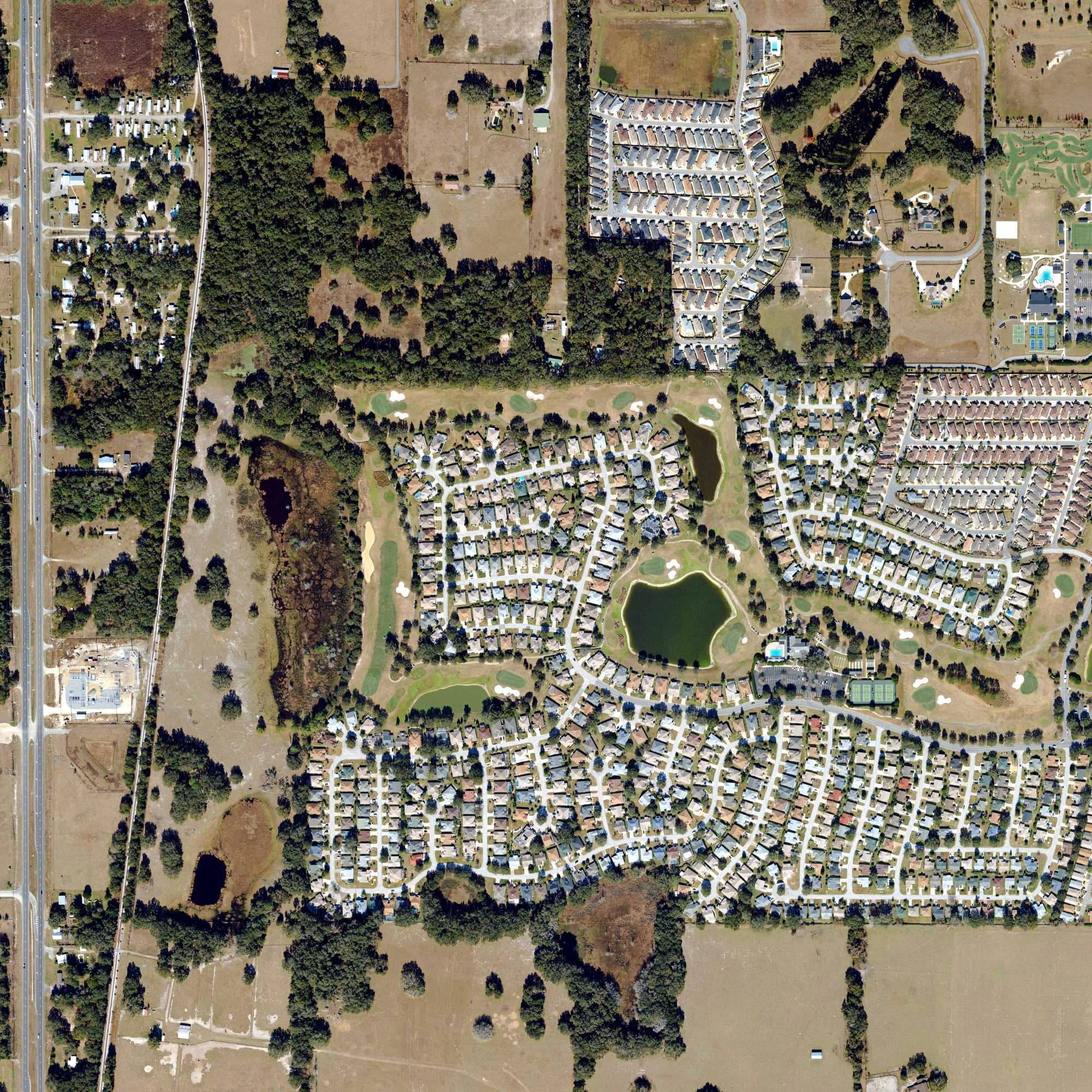 Aerial view of Amberwood Golf Course (The Villages), FL, with its hole routing marked