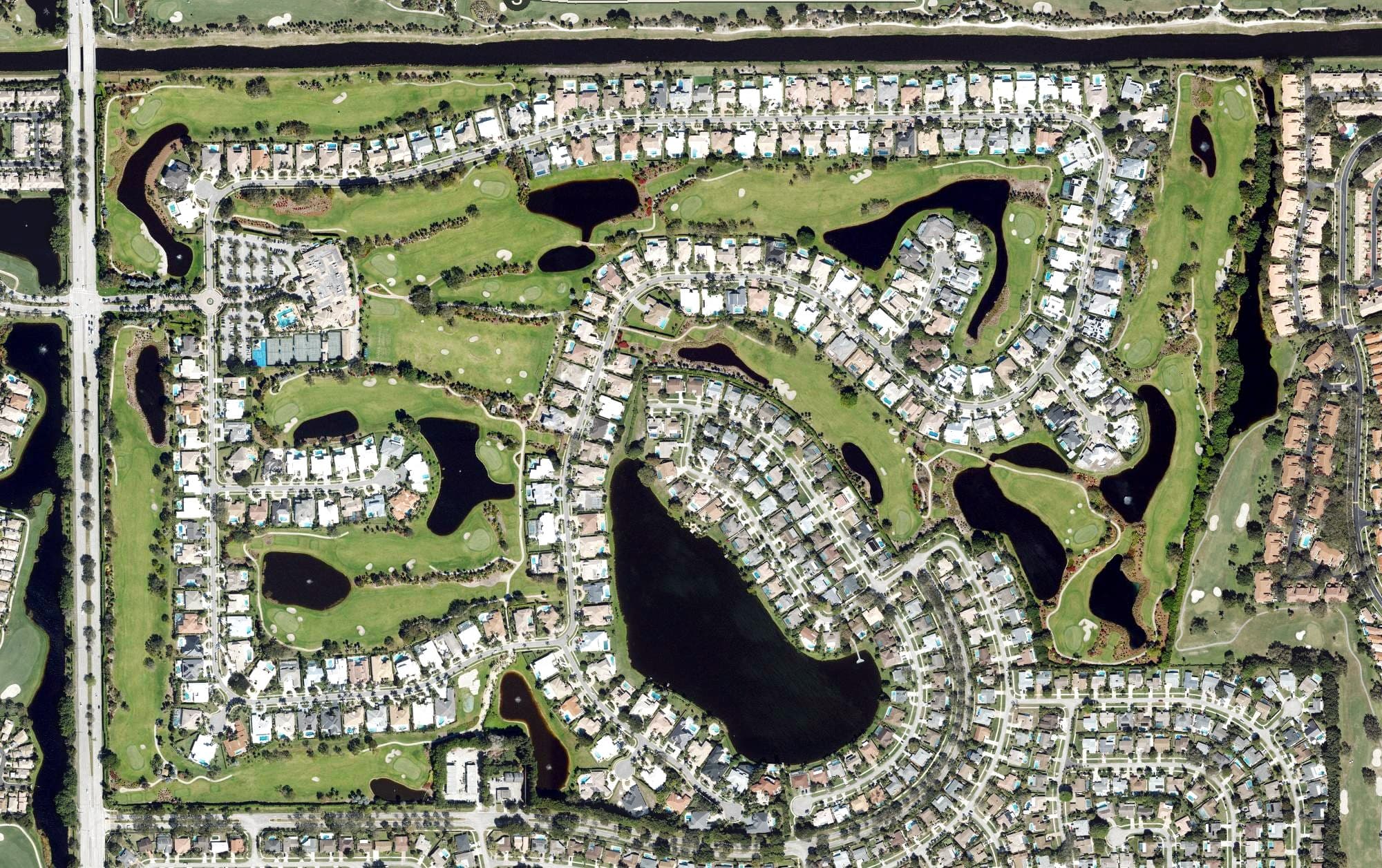 Aerial view of Bocaire Country Club, FL, with its hole routing marked