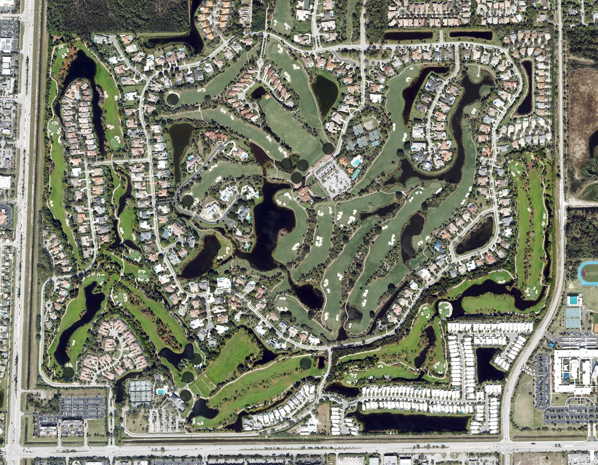 Aerial view of Mayacoo Lakes Country Club, FL, with its hole routing marked