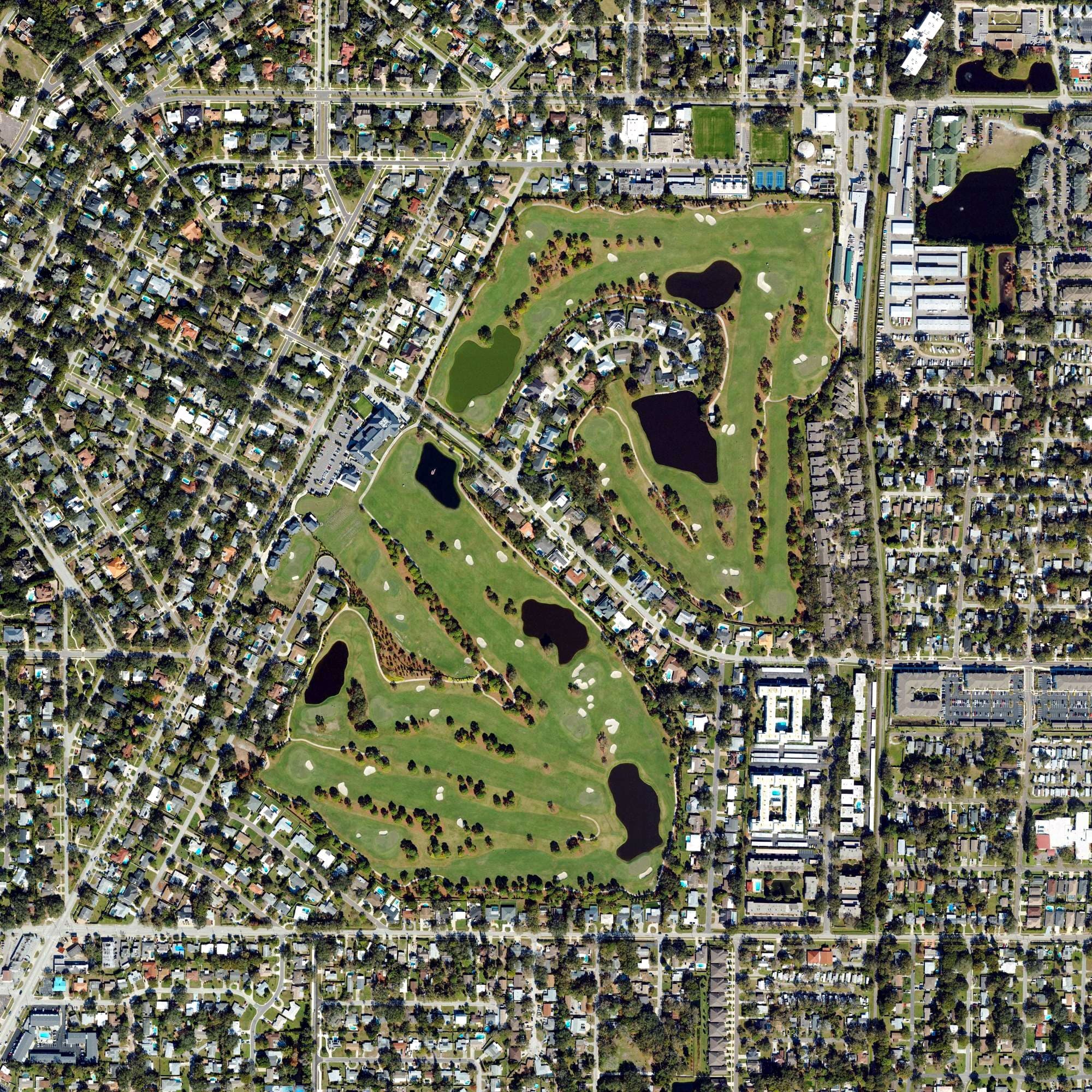 Aerial view of Pelican Club, FL, with its hole routing marked