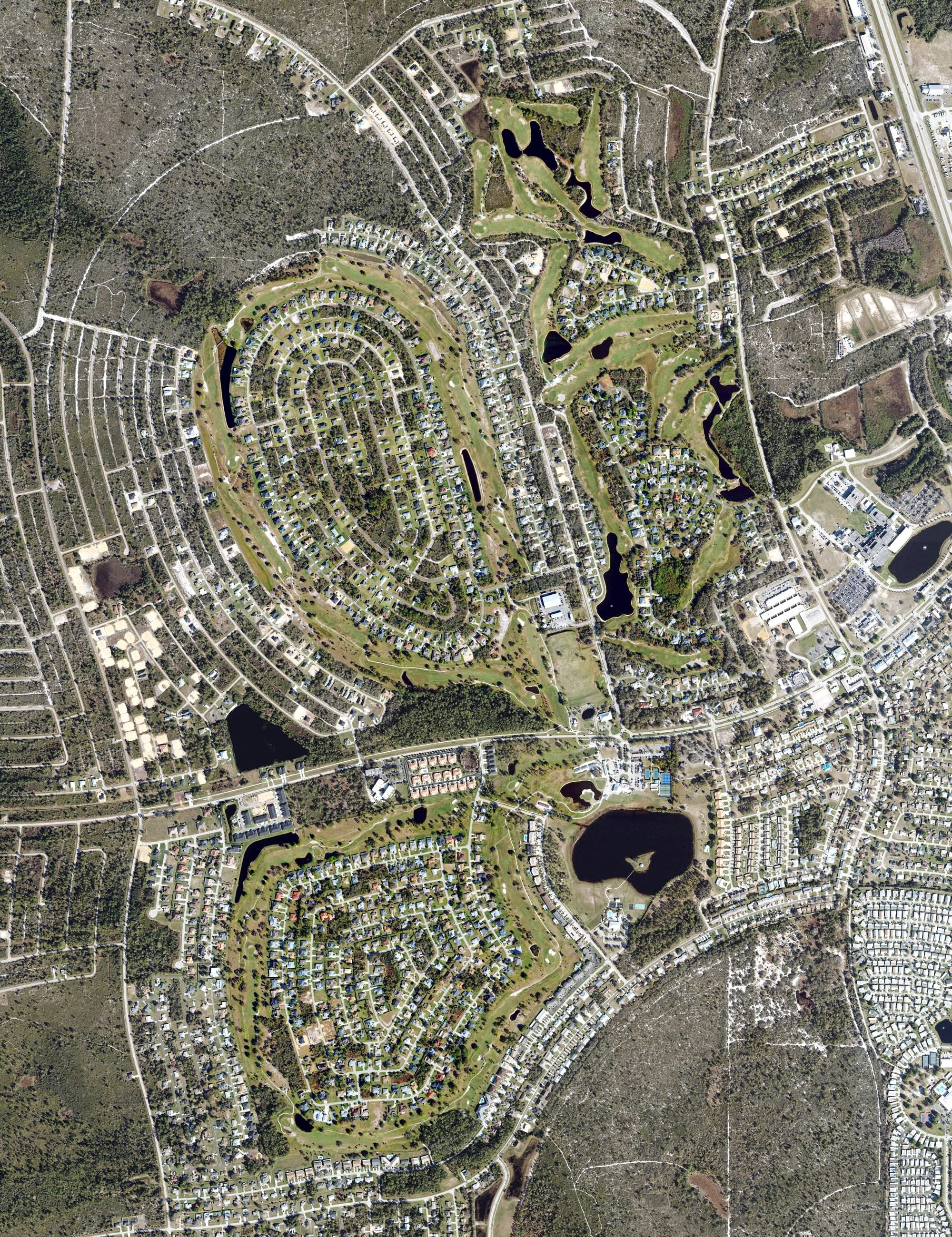 Aerial view of Sun 'n Lake Golf Course, FL, with its hole routing marked