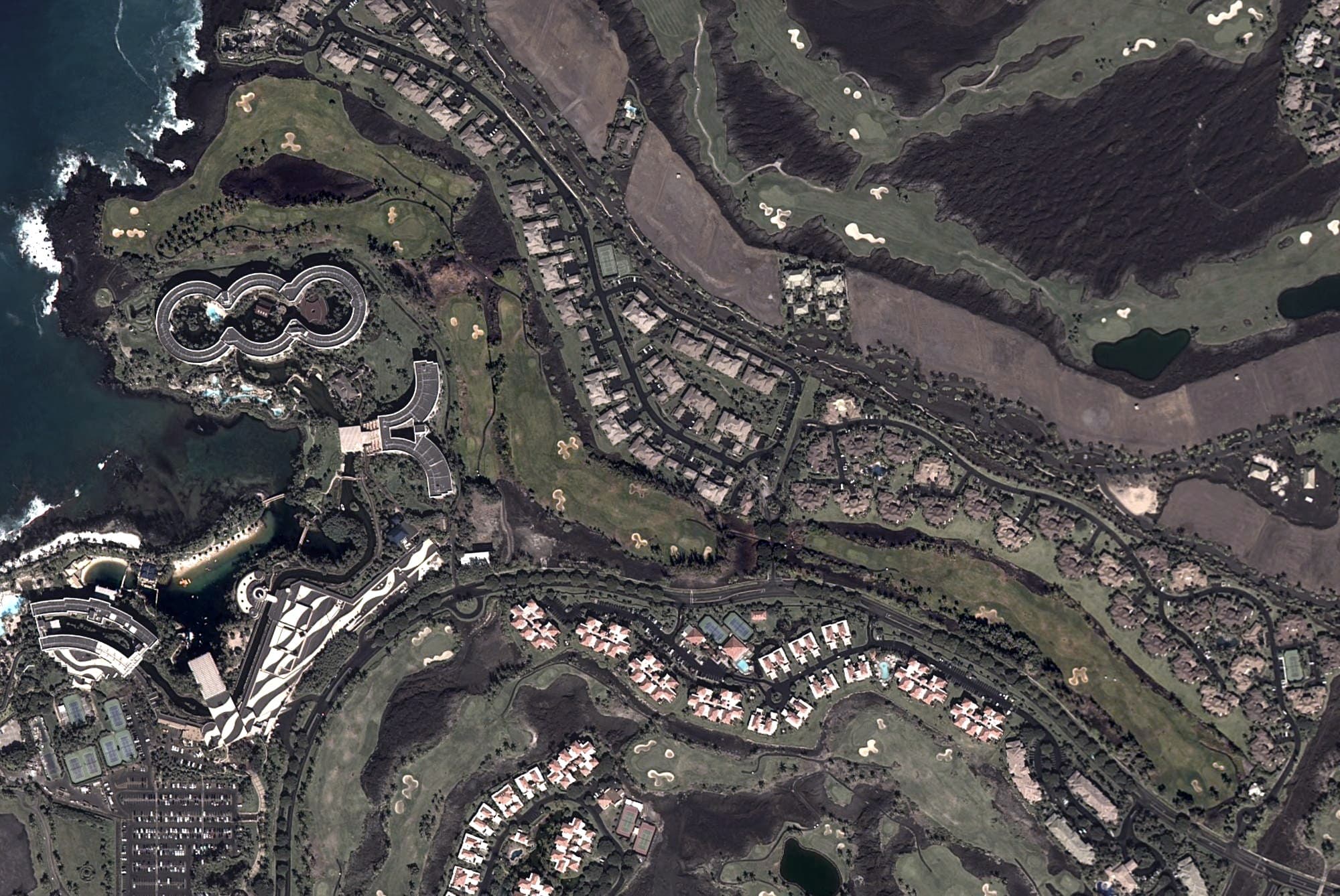 Aerial view of Waikoloa Beach Course, HI, with its hole routing marked