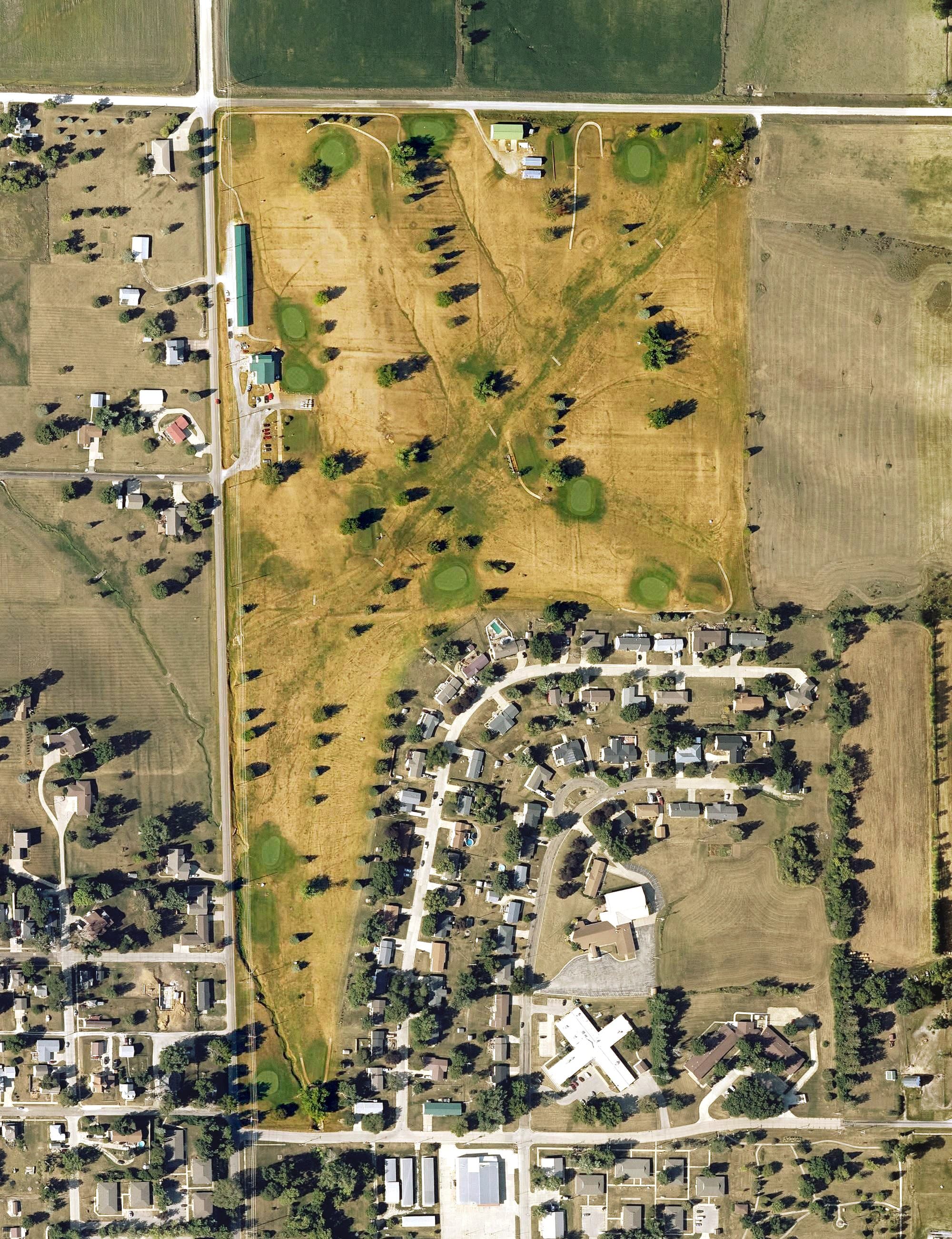 Aerial view of Belle Plaine Country Club, IA, with its hole routing marked