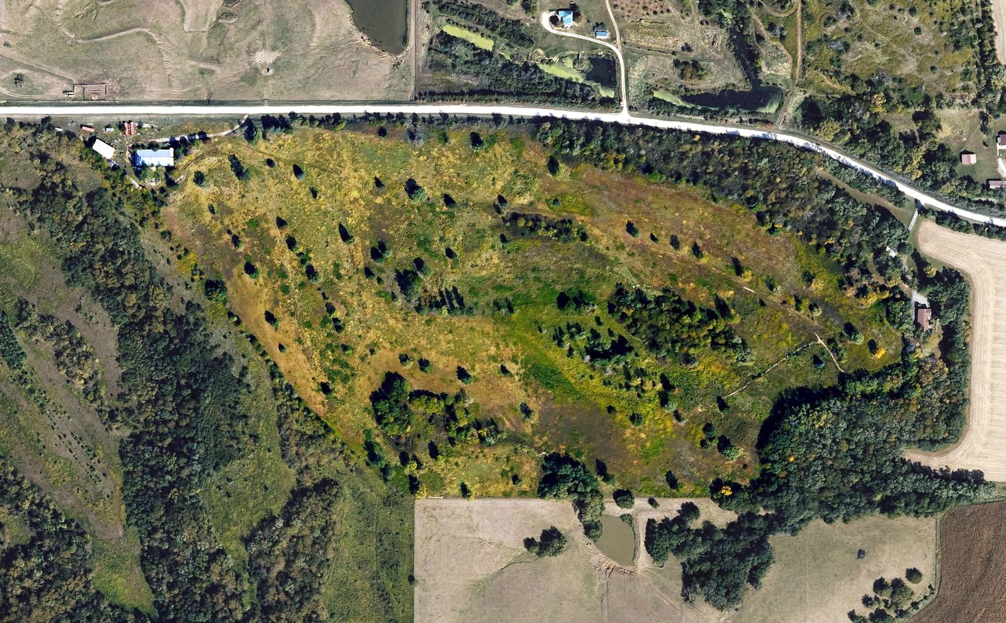 Aerial view of Essex Golf Club, IA, with its hole routing marked