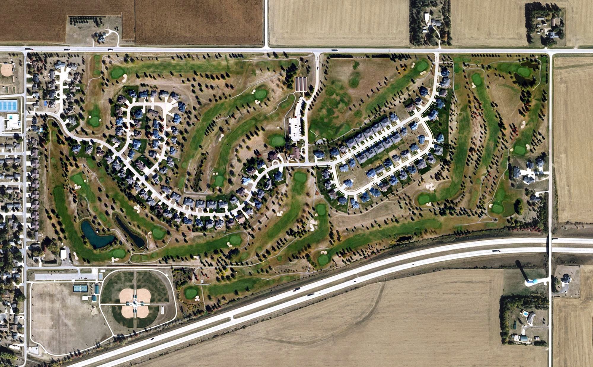 Aerial view of Fox Ridge Golf Course, IA, with its hole routing marked