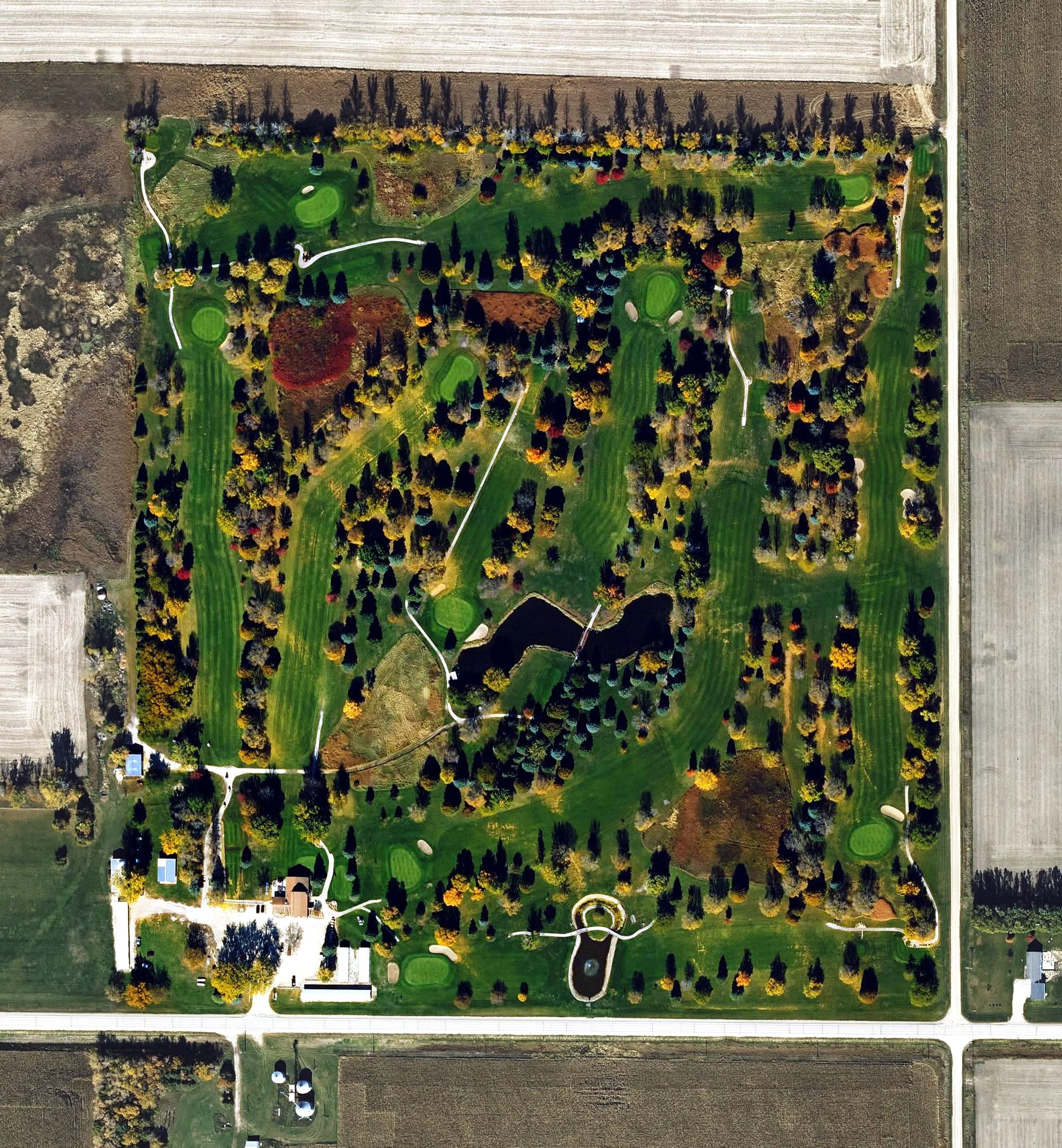 Aerial view of Gruis Golf Course, IA, with its hole routing marked