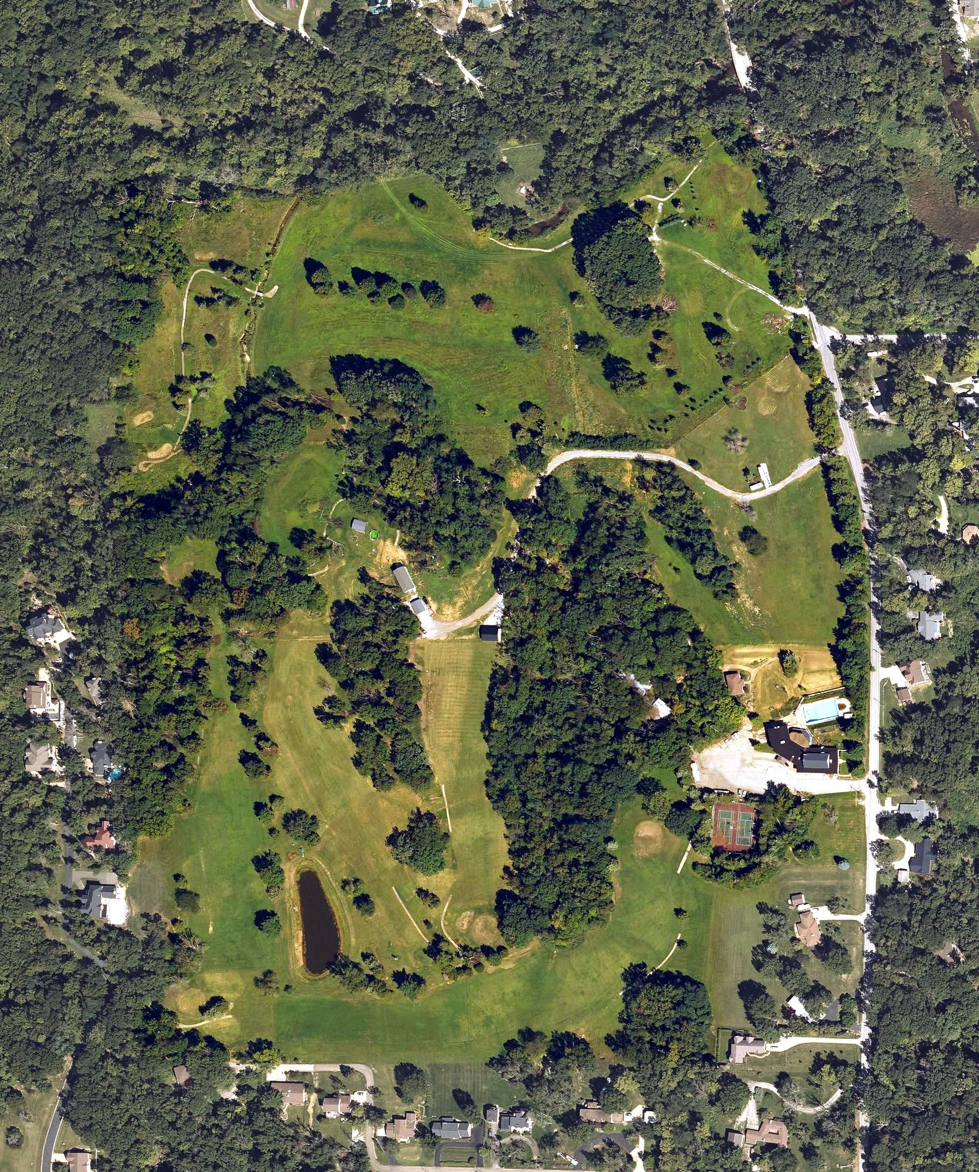 Aerial view of Keokuk Country Club, IA, with its hole routing marked