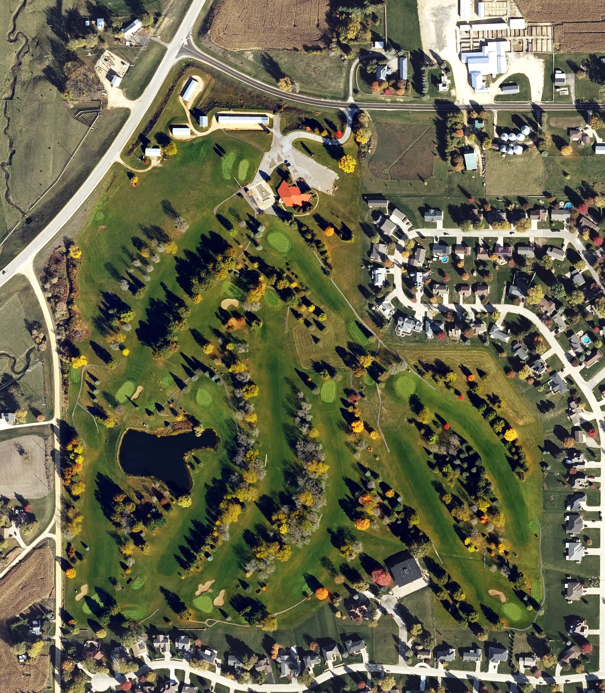 Aerial view of Maquoketa Country Club, IA, with its hole routing marked
