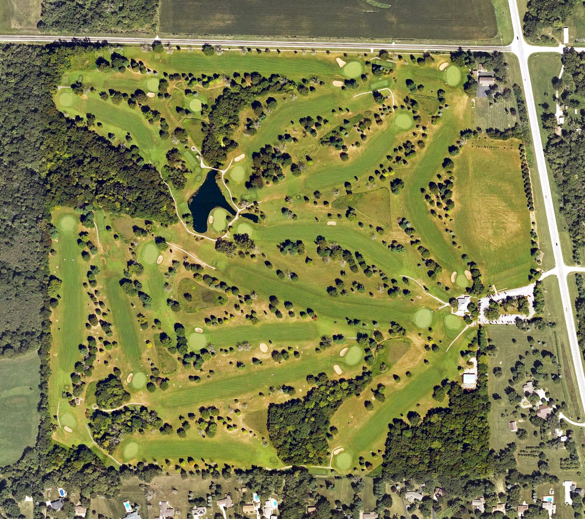 Aerial view of Muscatine Municipal Golf Course, IA, with its hole routing marked