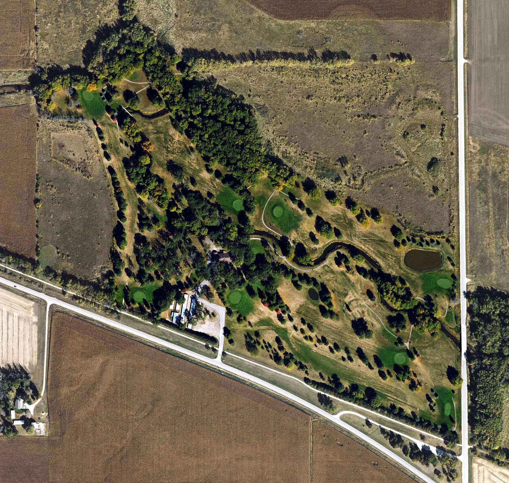 Aerial view of Oakleaf Golf and Country Club, IA, with its hole routing marked