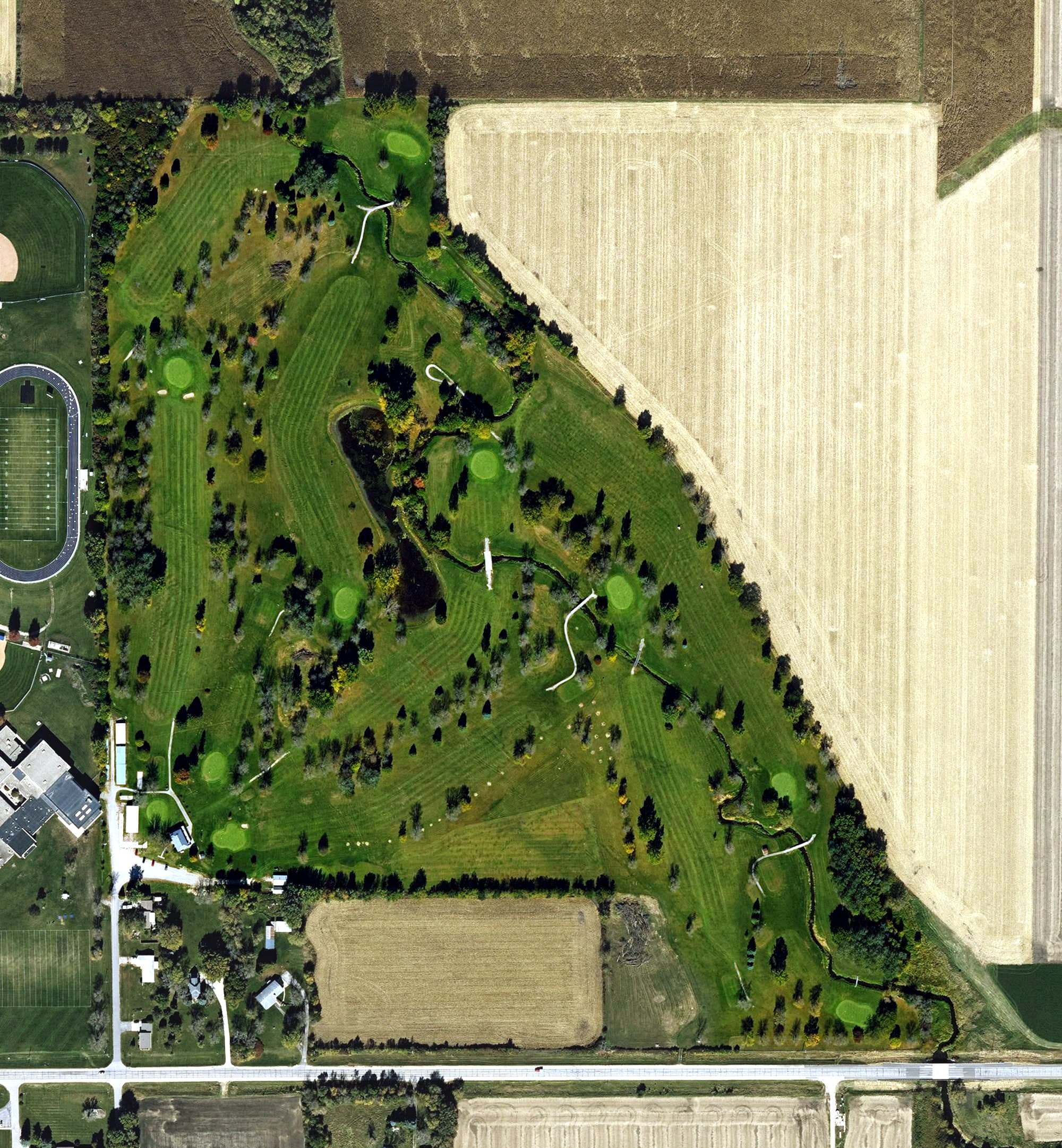 Aerial view of Pioneer Town & Country Club, IA, with its hole routing marked