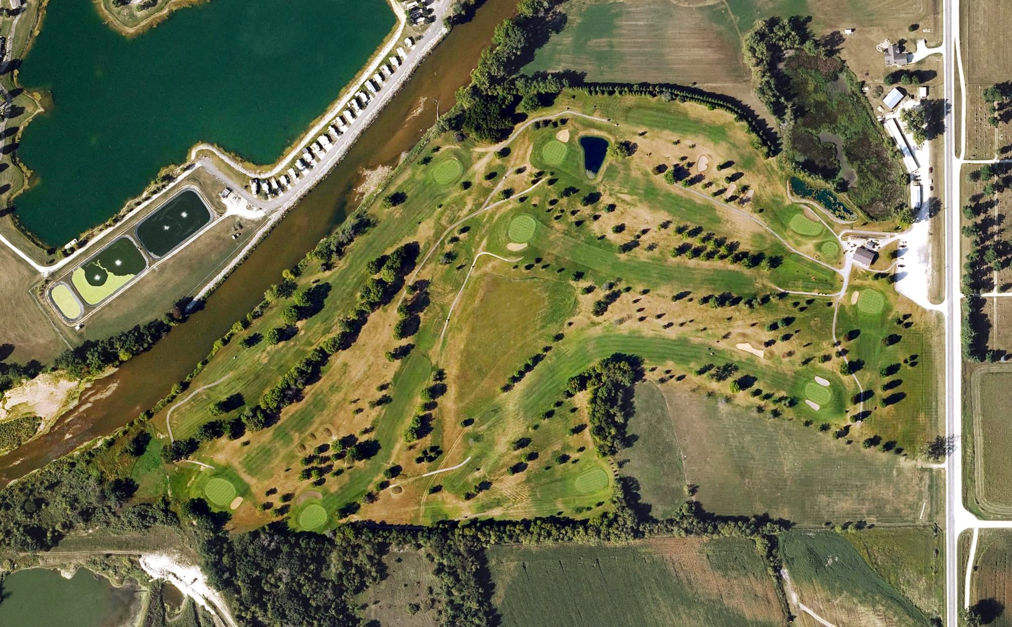 Aerial view of Pleasant Valley Sports Club, IA, with its hole routing marked