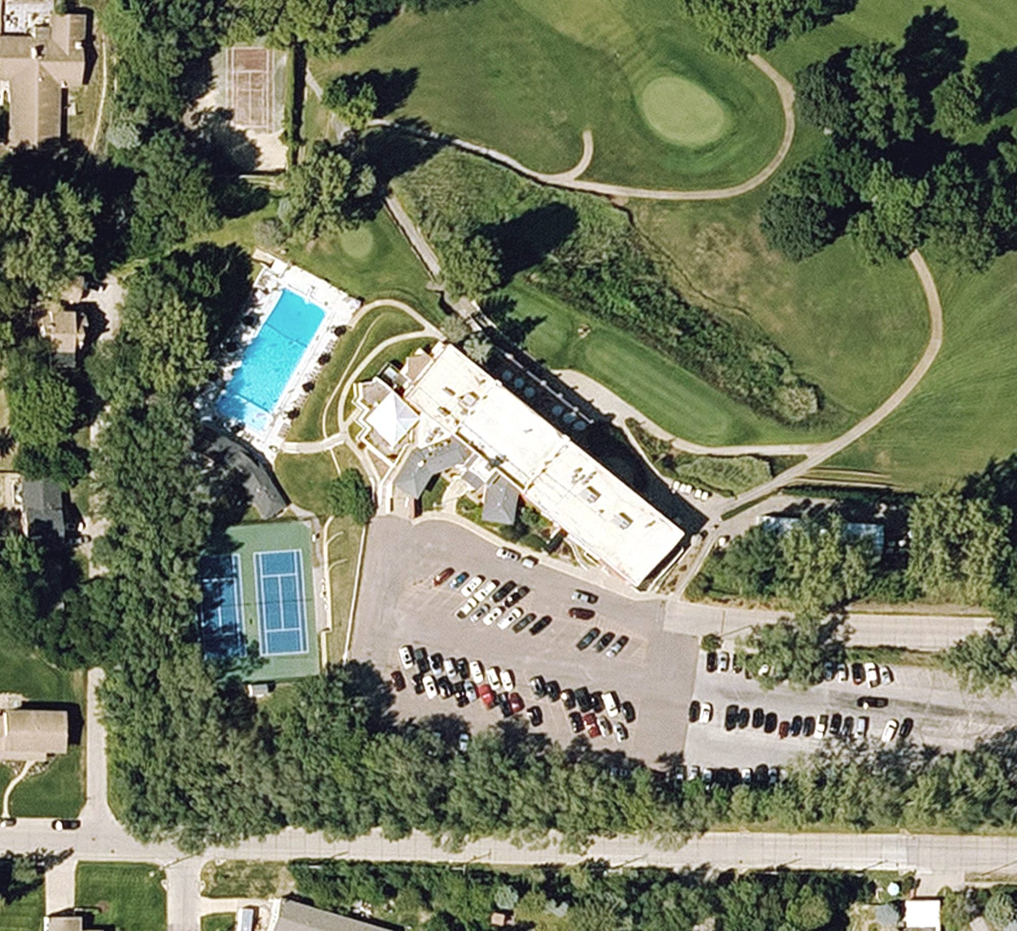 Aerial view of Sioux City Country Club, IA, with its hole routing marked