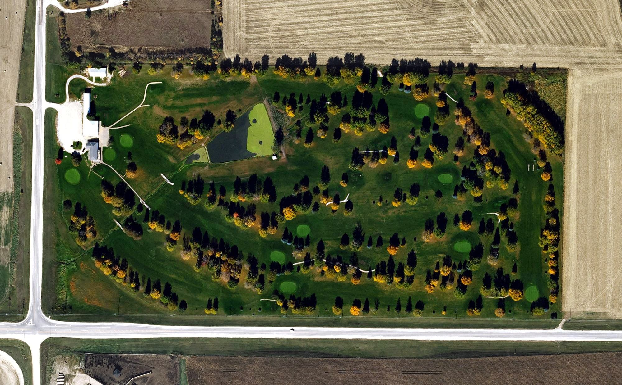 Aerial view of Spring Lake Golf & Country Club, IA, with its hole routing marked