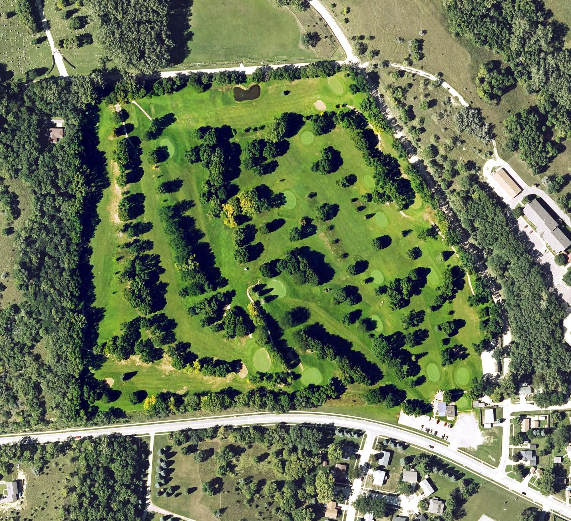 Aerial view of Sun Valley Golf Course, IA, with its hole routing marked
