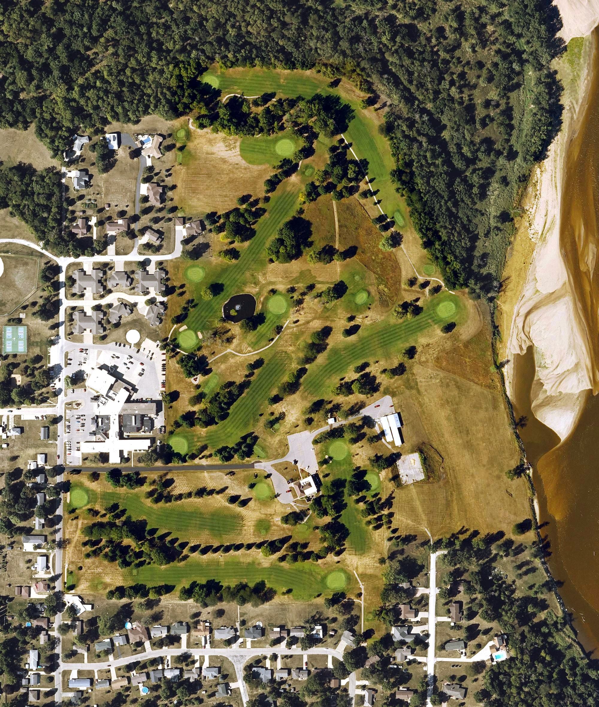 Aerial view of Vinton Country Club, IA, with its hole routing marked