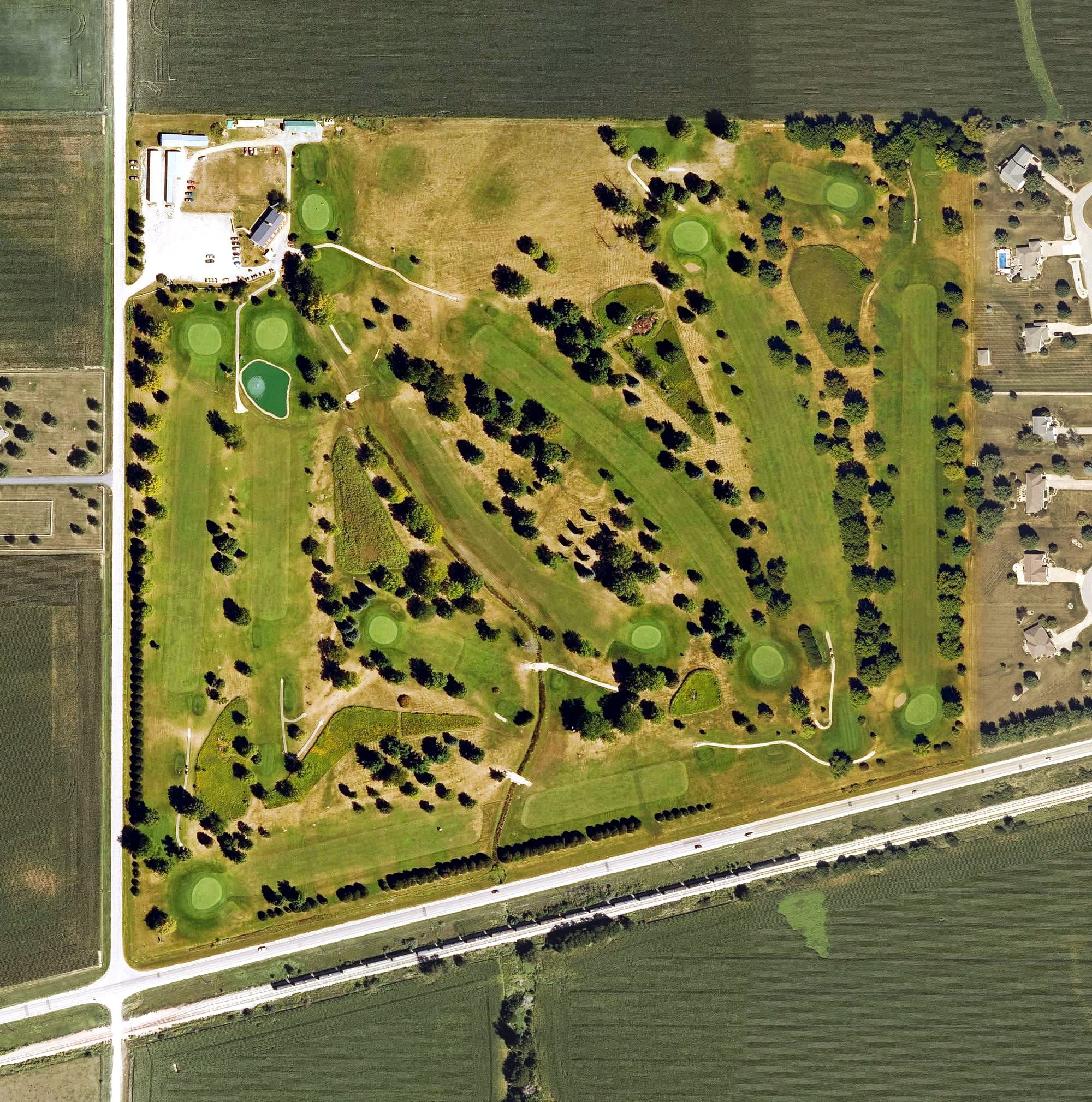 Aerial view of Wahkonsa Country Club, IA, with its hole routing marked