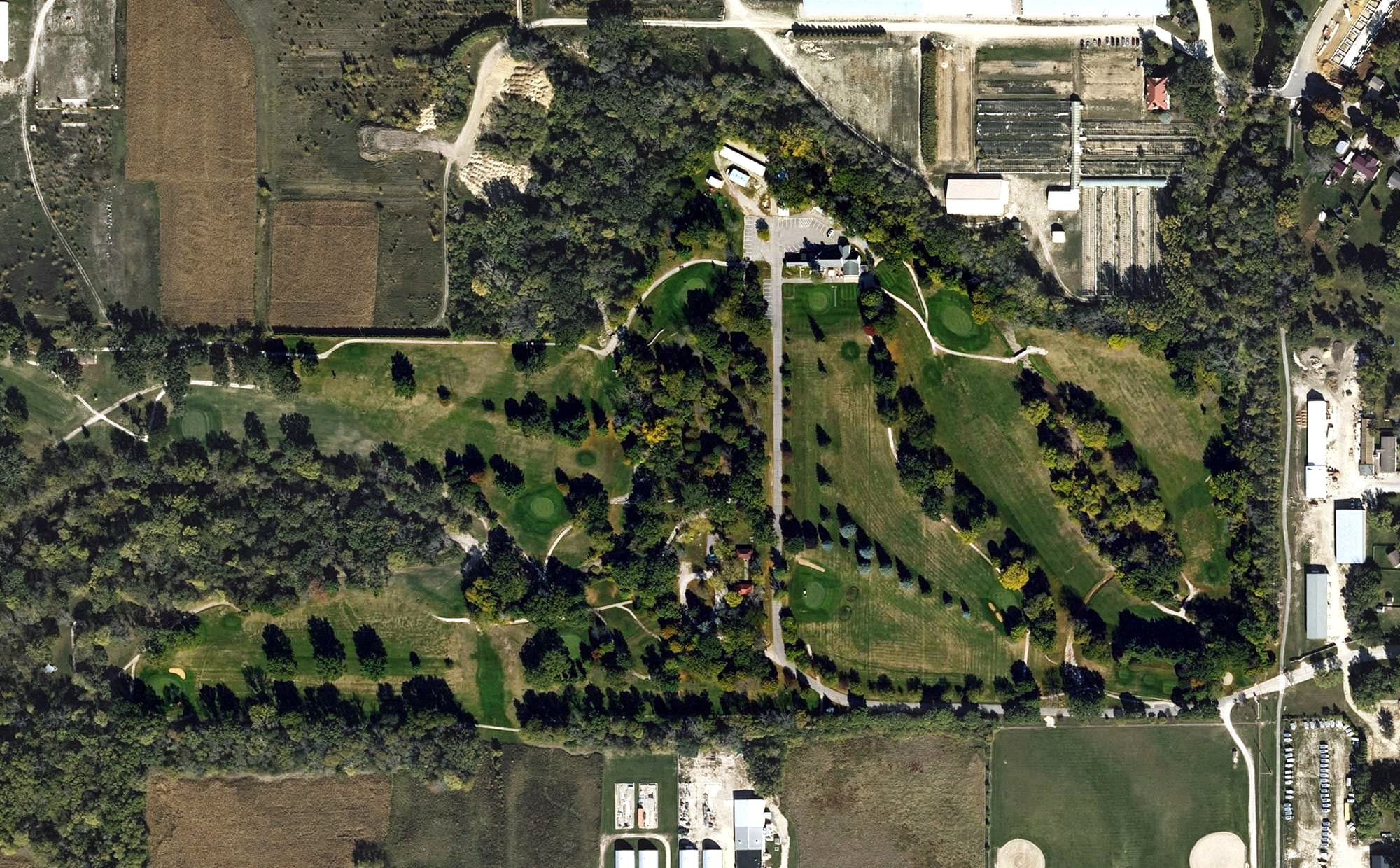 Aerial view of Wildwood Golf Course, IA, with its hole routing marked