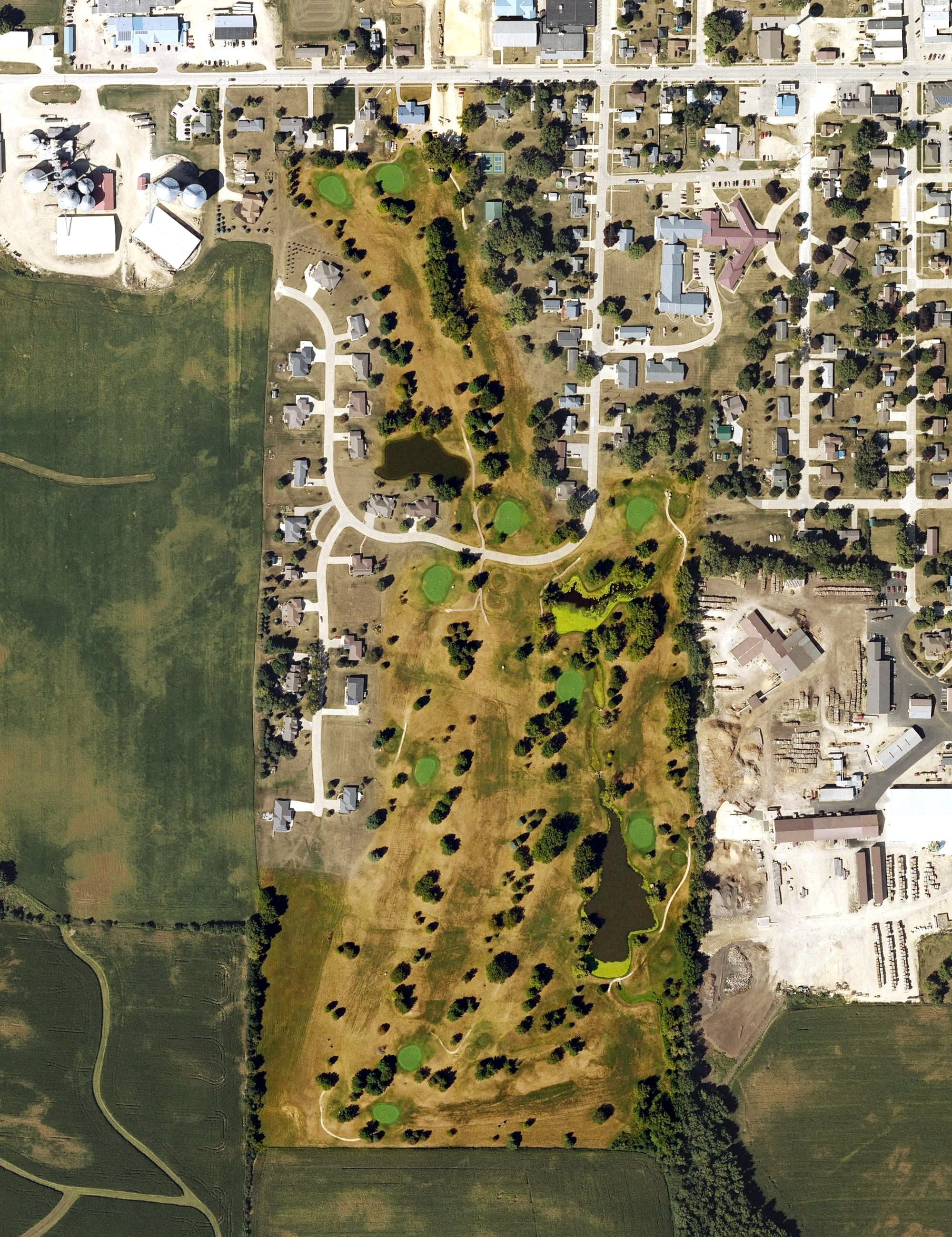 Aerial view of Woods Edge Golf Course, IA, with its hole routing marked