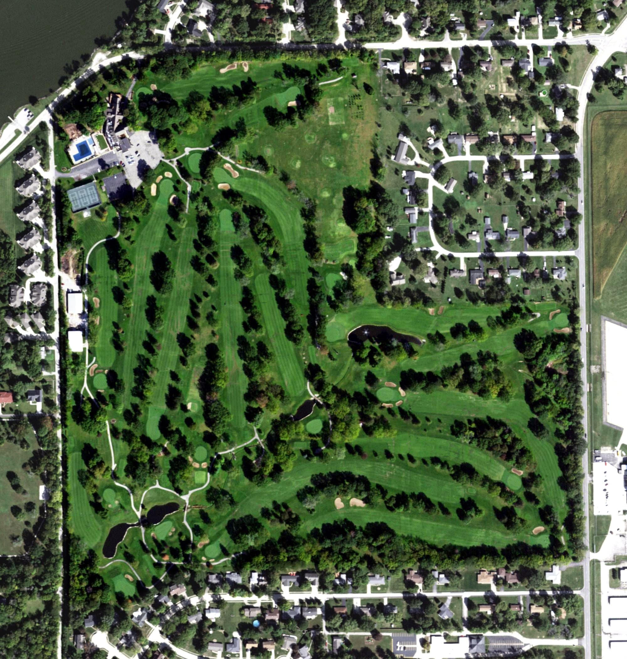 Aerial view of Country Club of Decatur, IL, with its hole routing marked