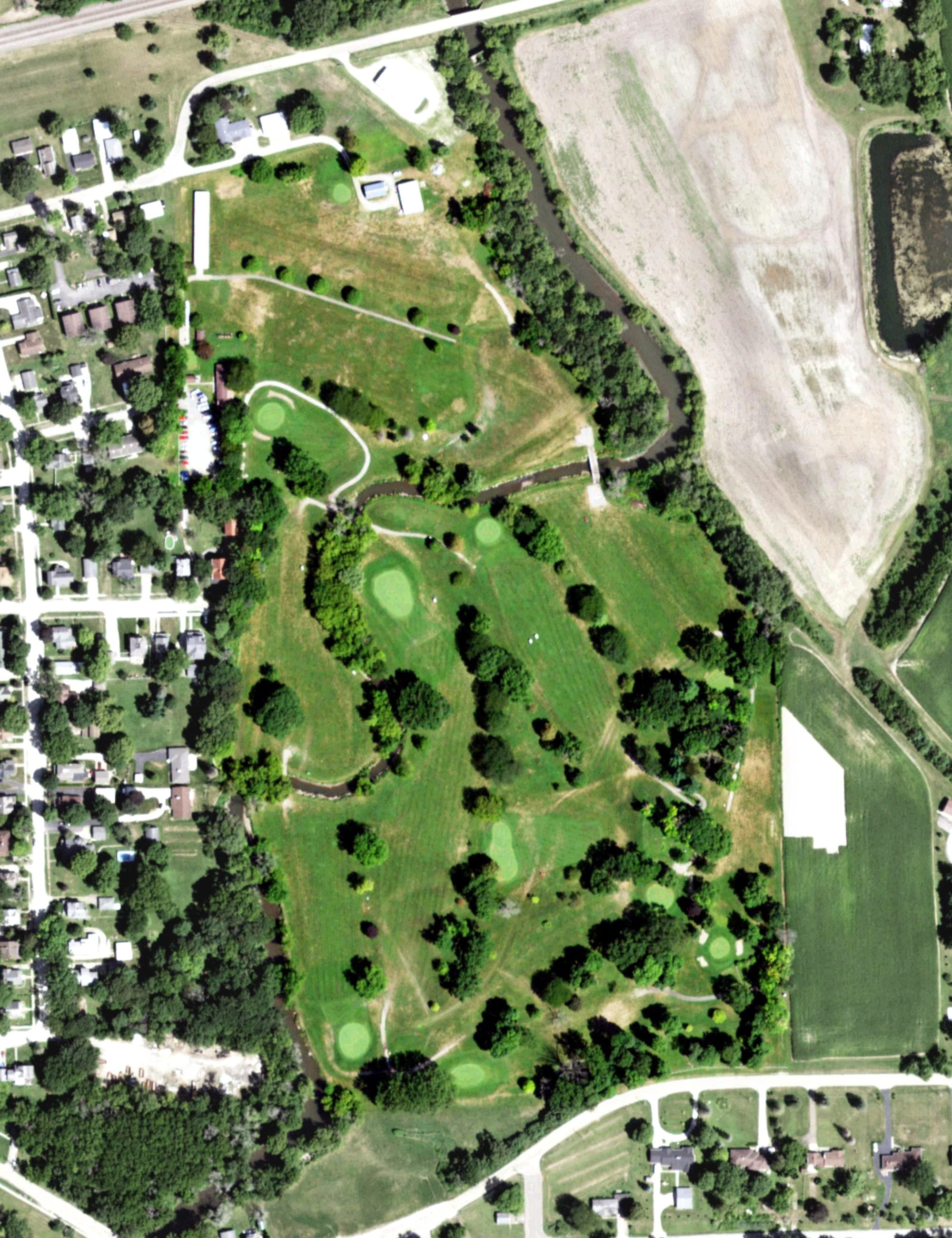 Aerial view of Earlville Country Club, IL, with its hole routing marked