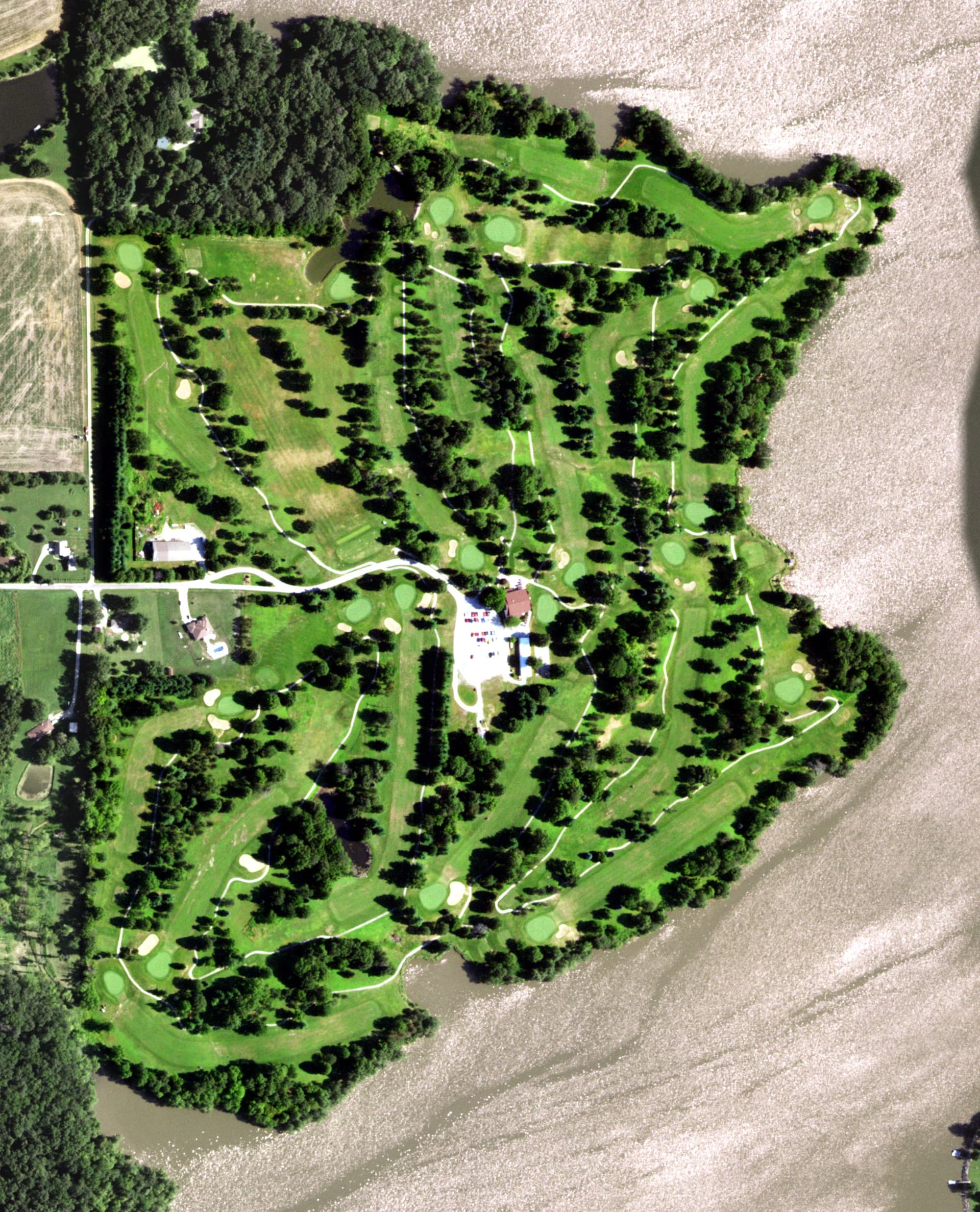 Aerial view of Lake Shore Golf Club, IL, with its hole routing marked