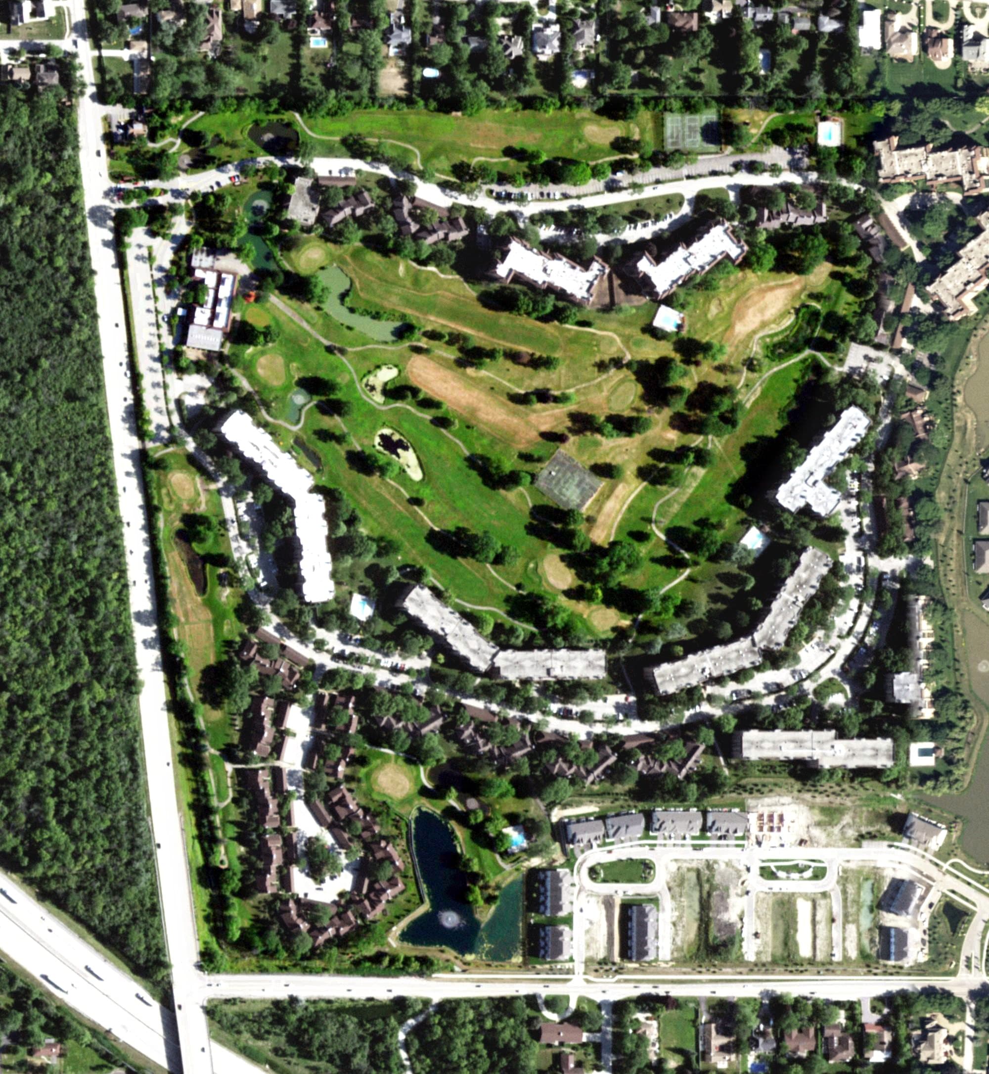 Aerial view of Mission Hills Country Club, IL, with its hole routing marked