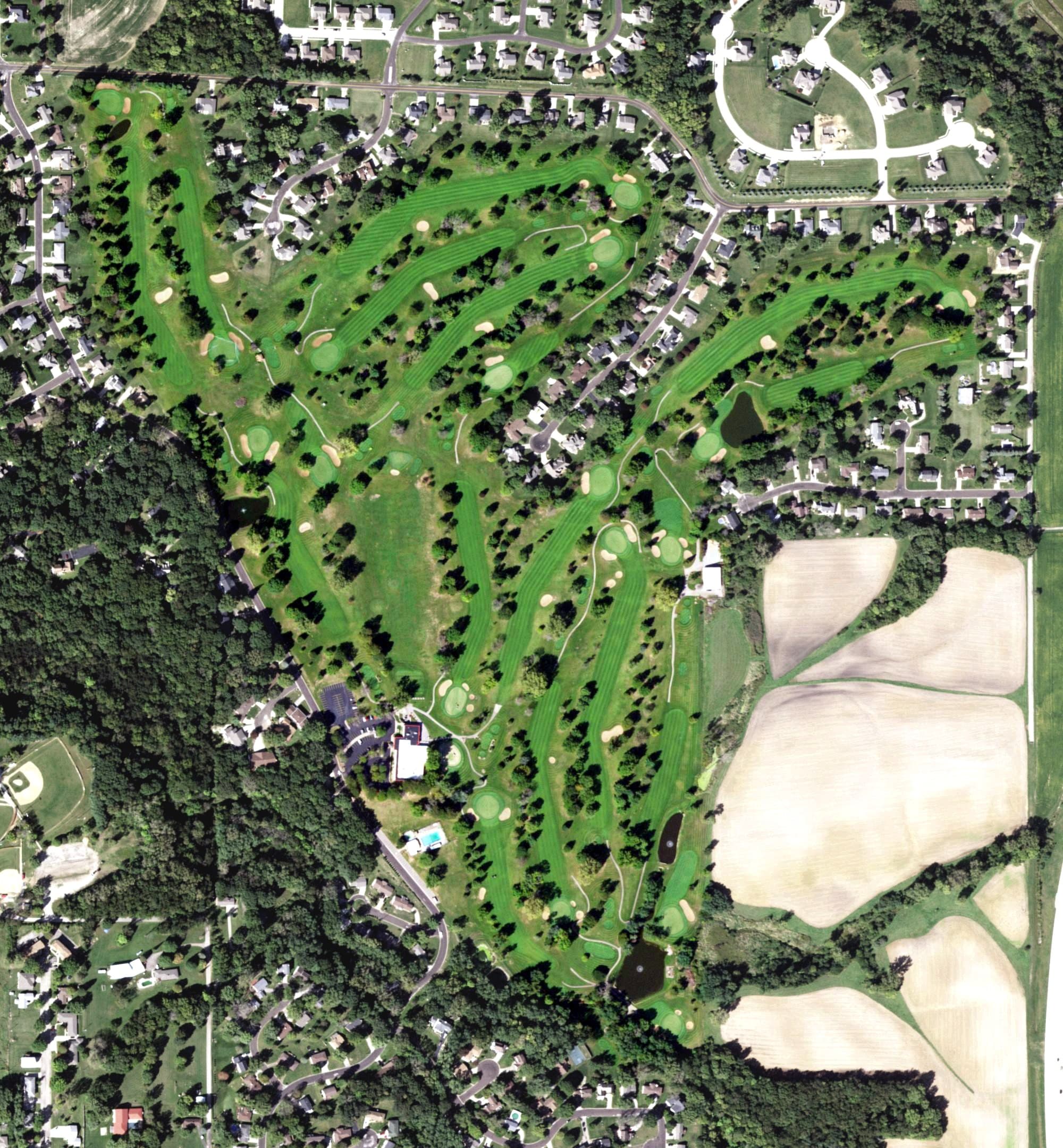 Aerial view of Pekin Country Club, IL, with its hole routing marked