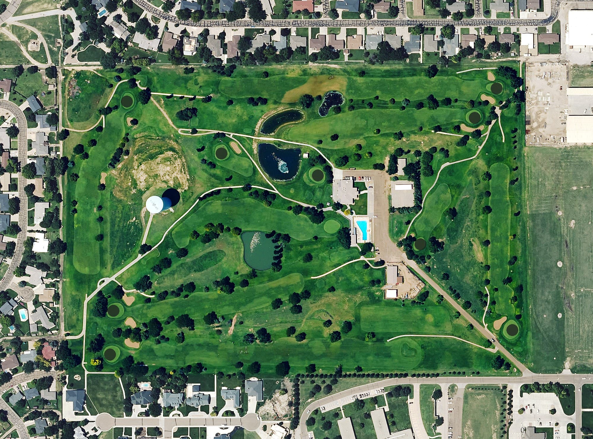Aerial view of Country Club, KS, with its hole routing marked