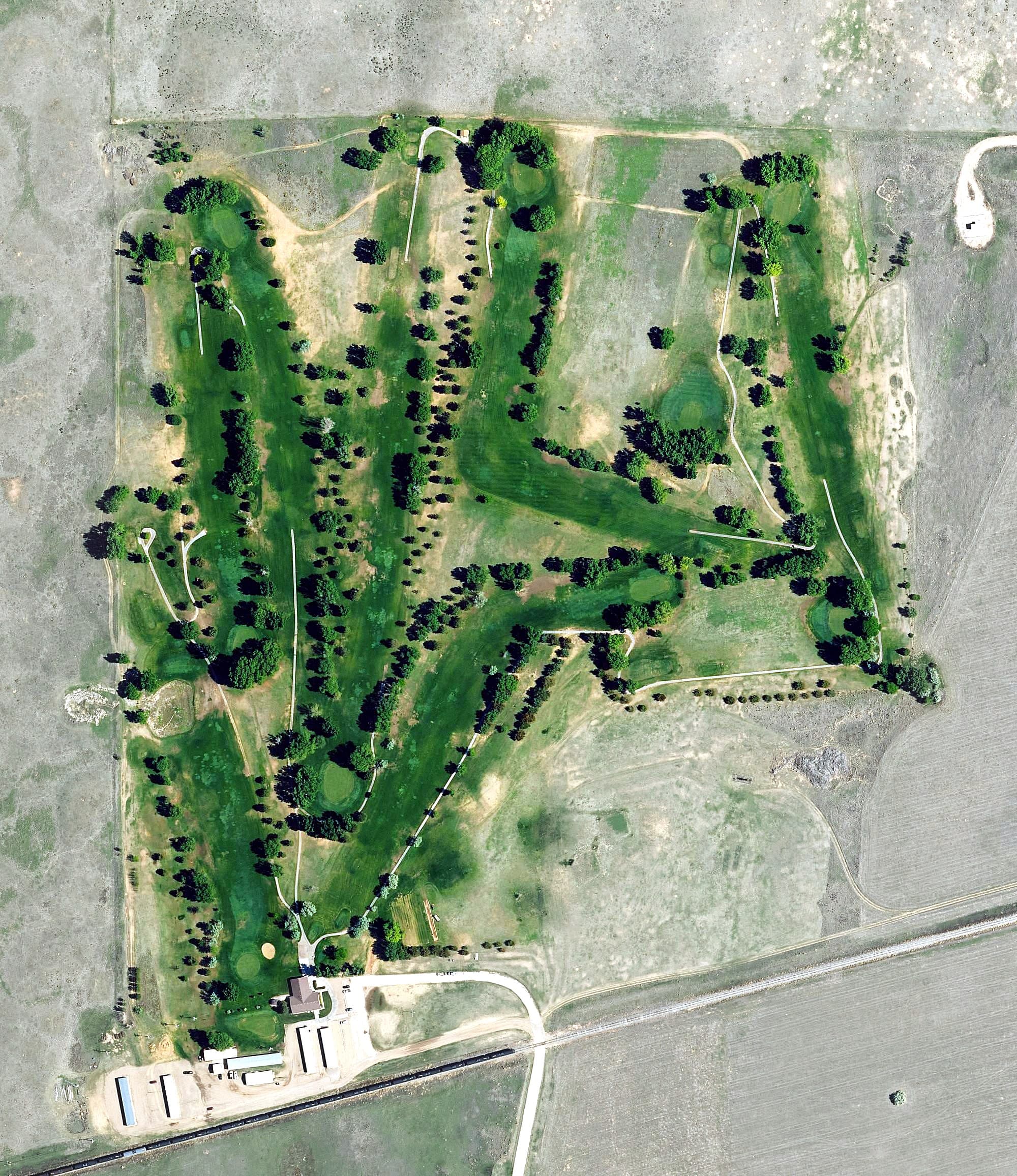 Aerial view of Forewinds Municipal Golf Club, KS, with its hole routing marked