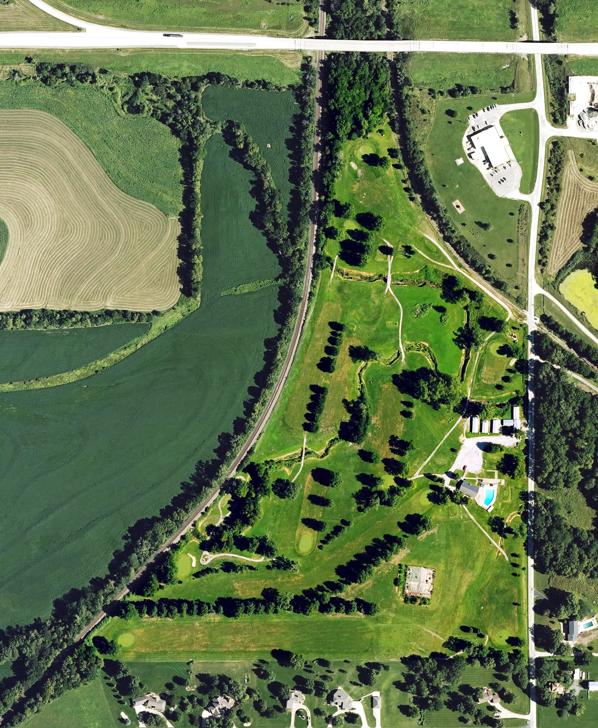 Aerial view of Hiawatha Country Club, KS, with its hole routing marked