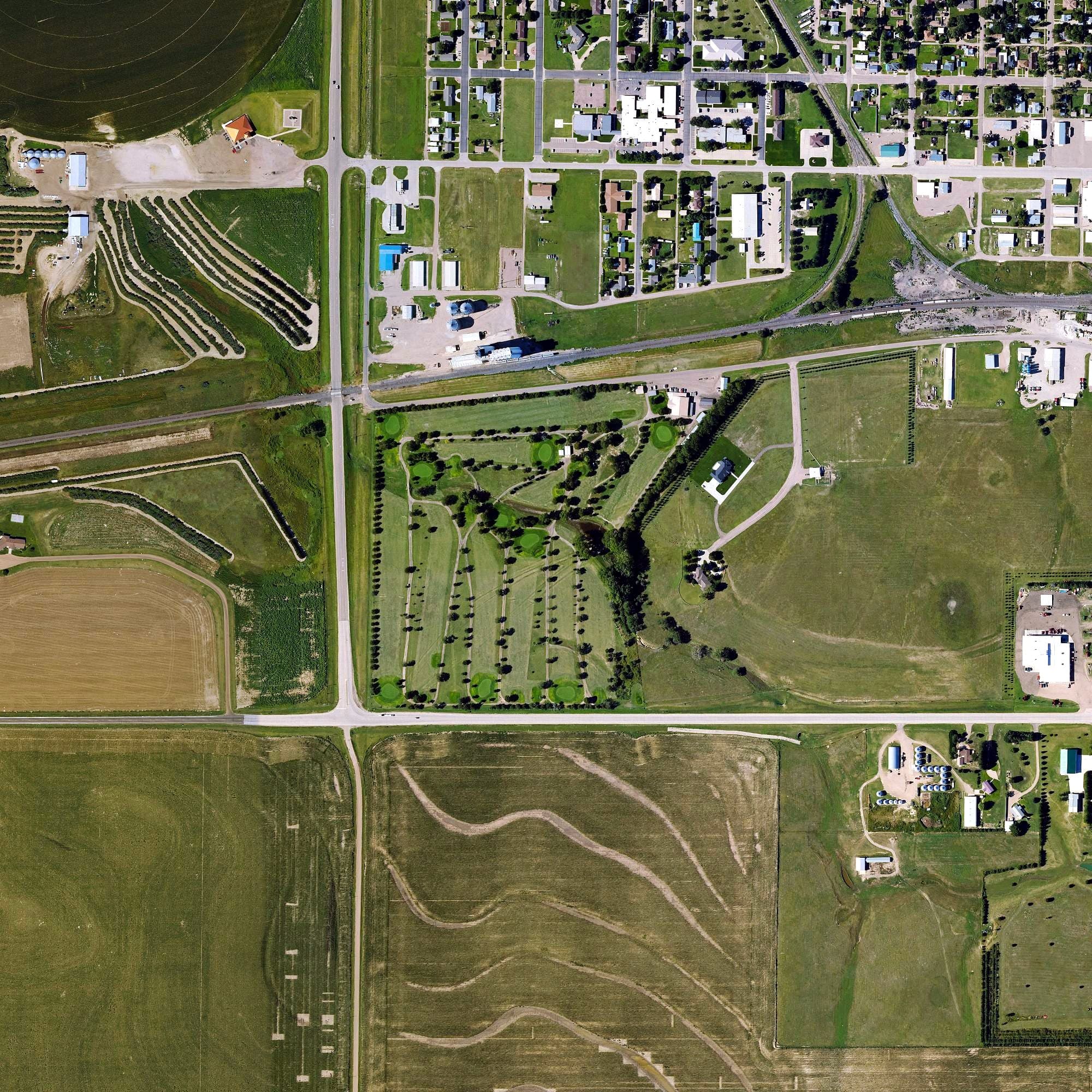 Aerial view of Oakley Golf Course & Country Club, KS, with its hole routing marked